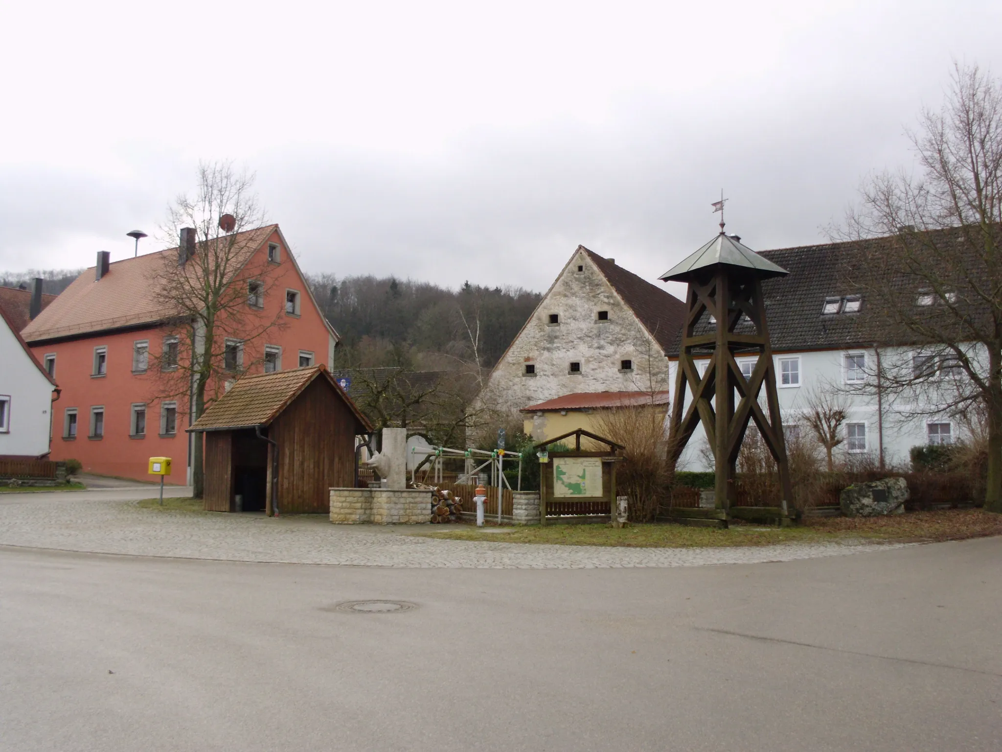 Photo showing: Ortsmitte von Wolfsbronn, Gemeindeteil von Meinheim im Landkreis Weißenburg-Gunzenhausen (Bayern)