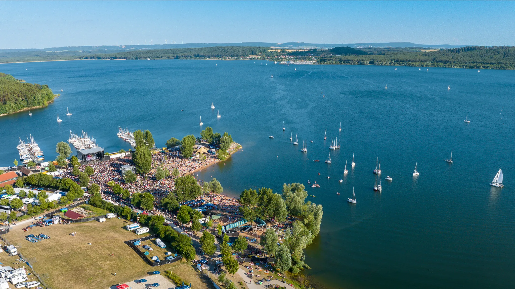 Photo showing: Festivalgelände,Lieder am See