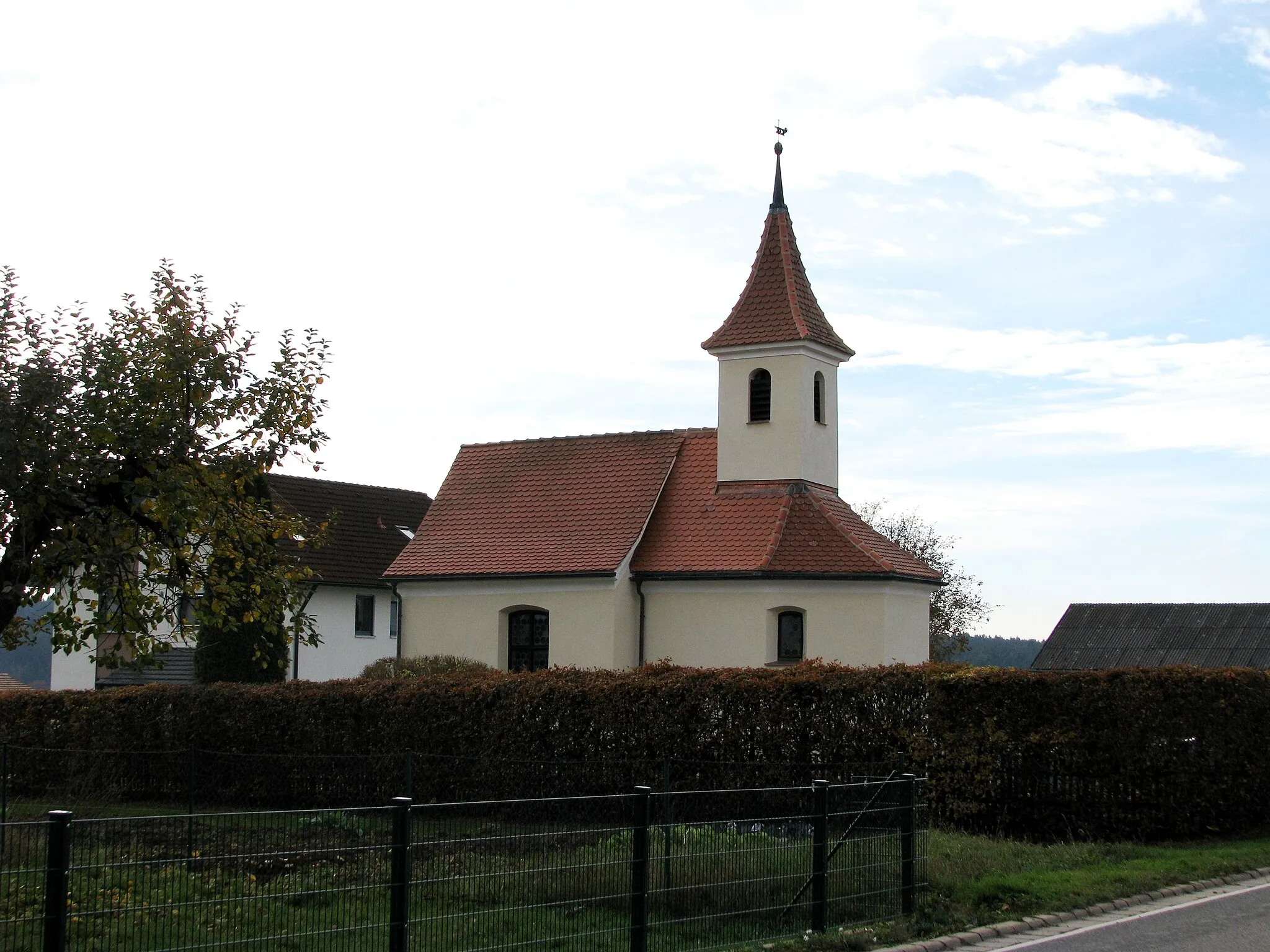 Photo showing: Kaising, Ortsteil der Stadt Greding im mittelfränkischen Landkreis Roth in Bayern, Mariahilf-Kapelle