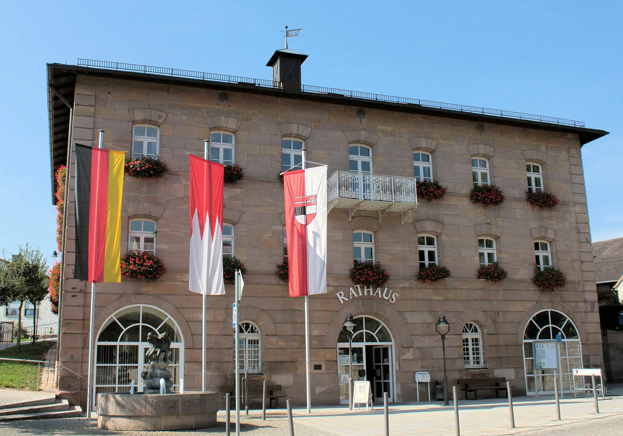 Photo showing: Town hall of Pleinfeld, Landkreis Weißenburg-Gunzenhausen, Bavaria, Germany