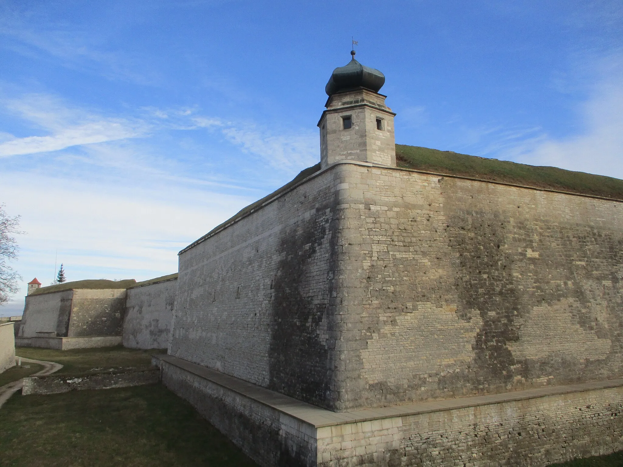 Photo showing: Wülzburg fortress, the Bastion "Hauptwache" (Main watch), Weißenburg, Bavaria. The Bastion in the background is "Kaltes Eck" (Cold corner).