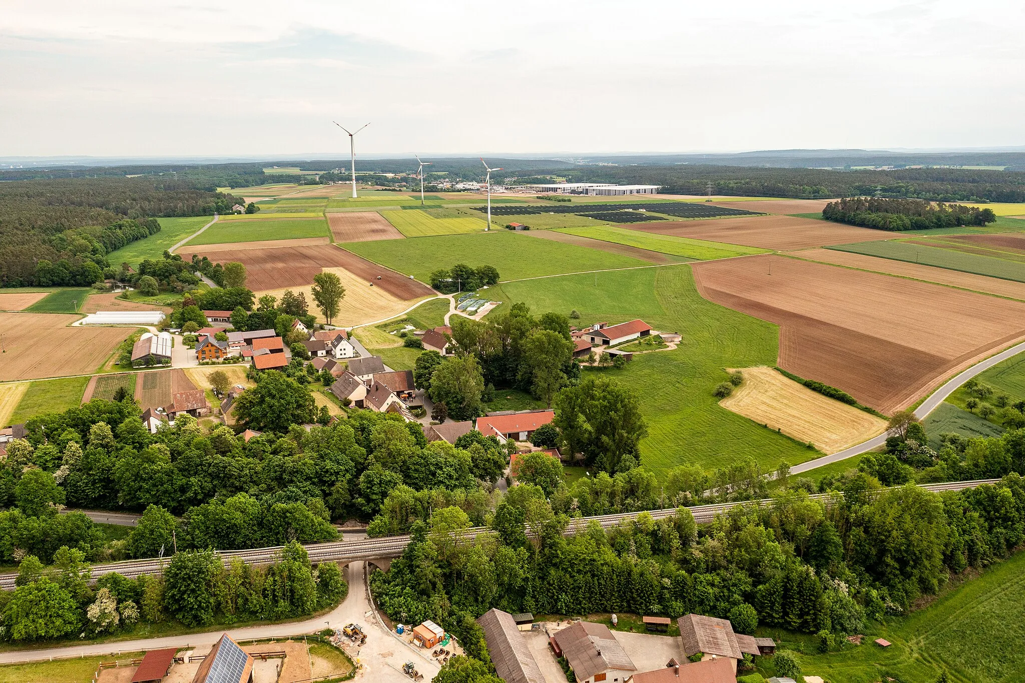 Photo showing: Raitersaich bei Roßtal - evtl. zukünftiges Baugebiet für ein von der Dt. Bahn geplantes ICE-Werk, Juni 2021