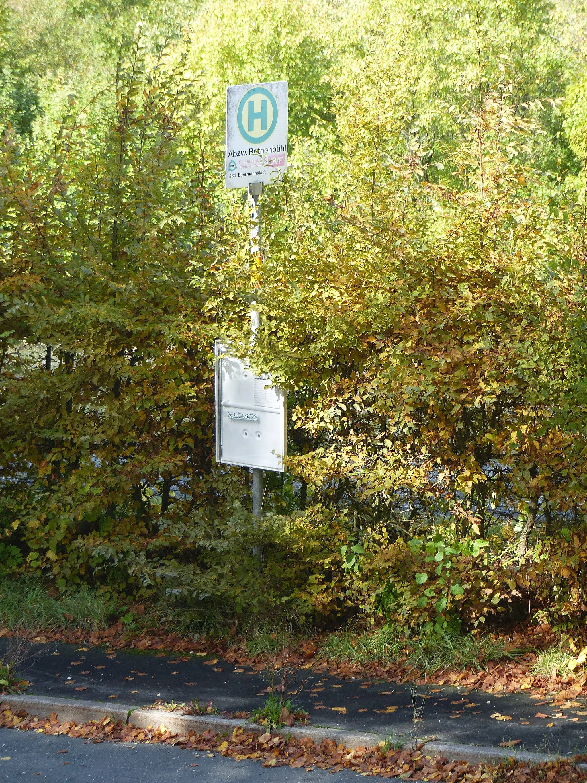 Photo showing: The bus stop of the hamlet Rothenbühl, a district of the town of Ebermannstadt.