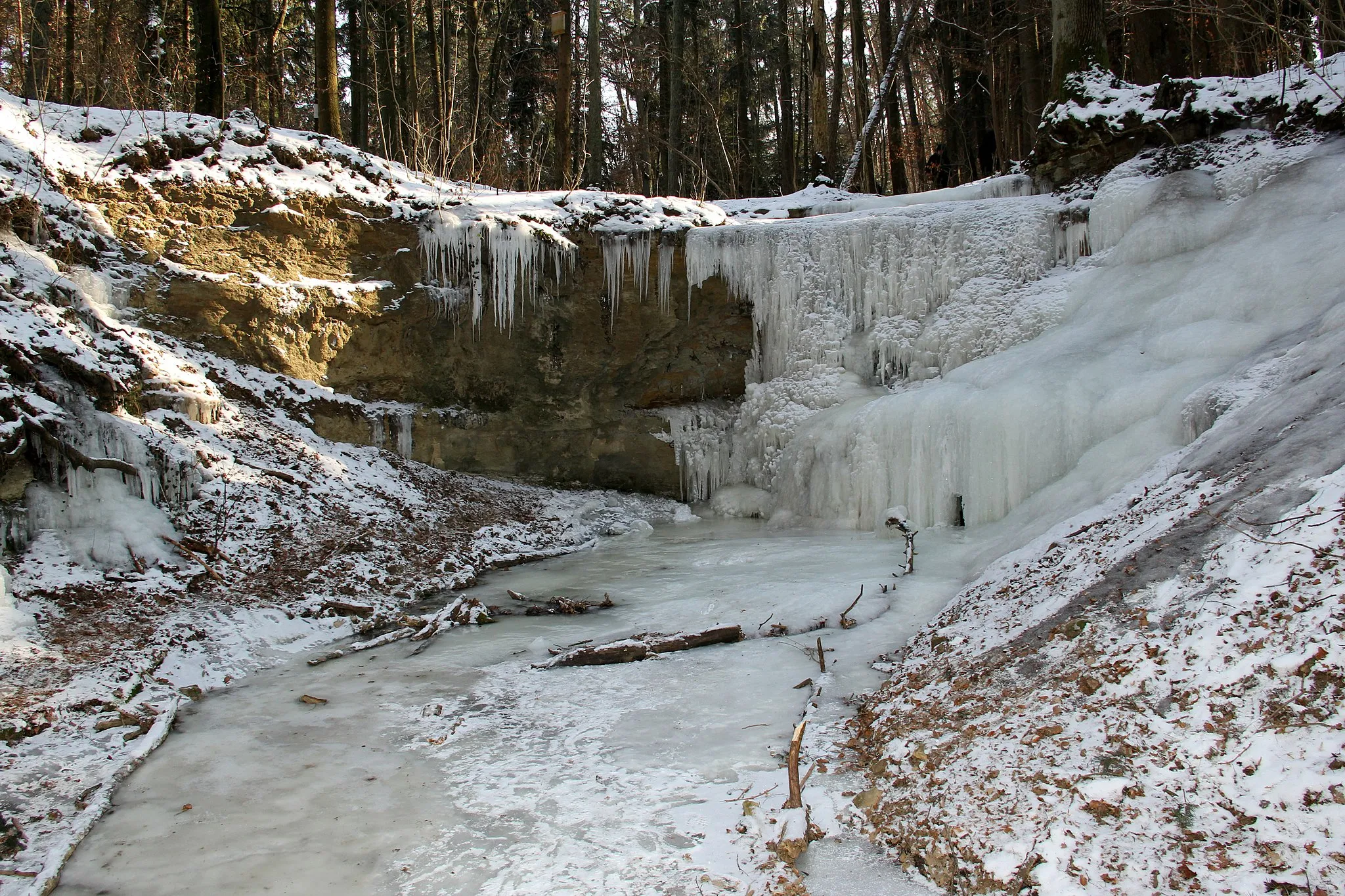 Photo showing: Klingender Wasserfall im Winter