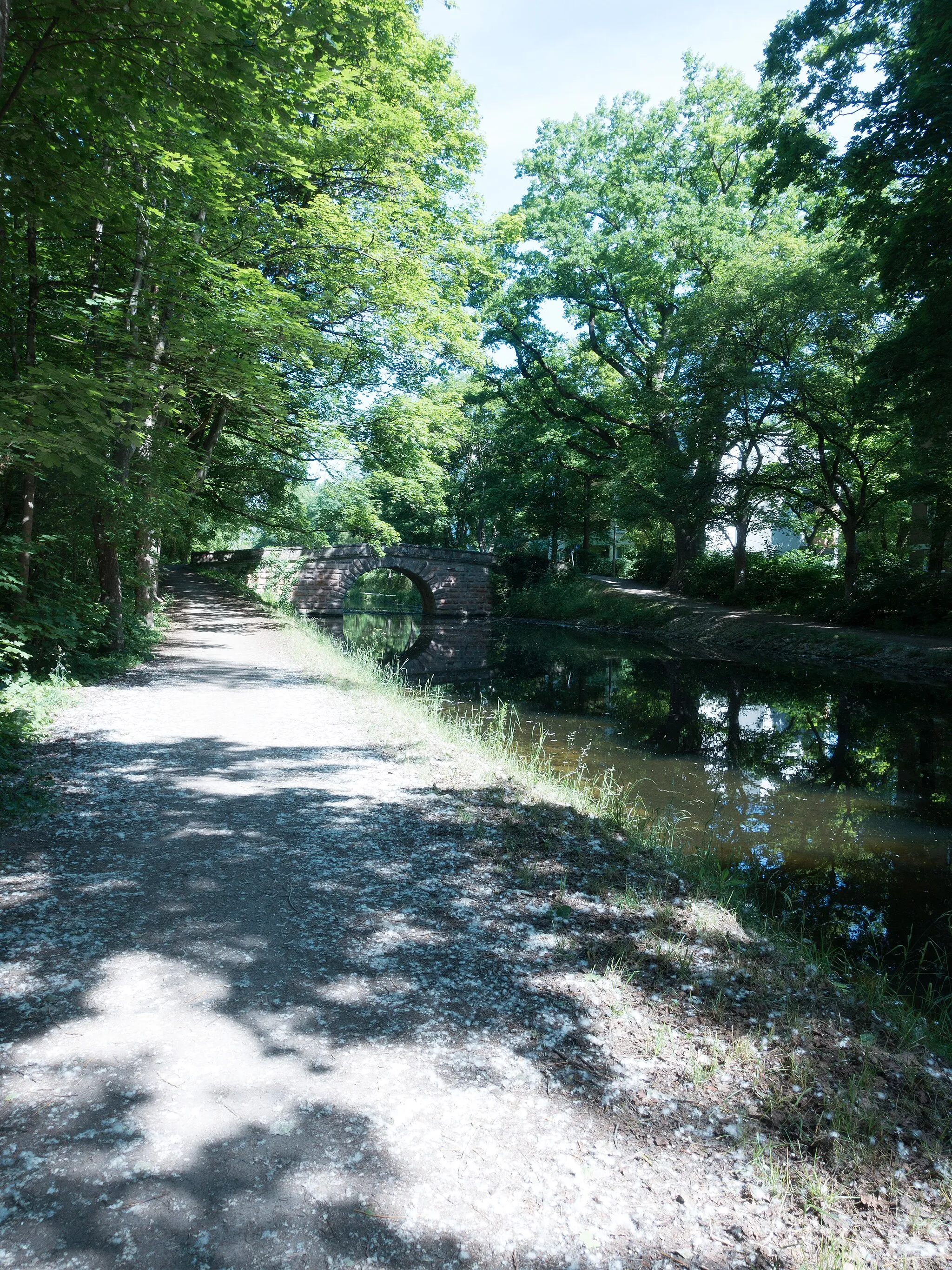 Photo showing: Schöne Brücke am Alten Kanal