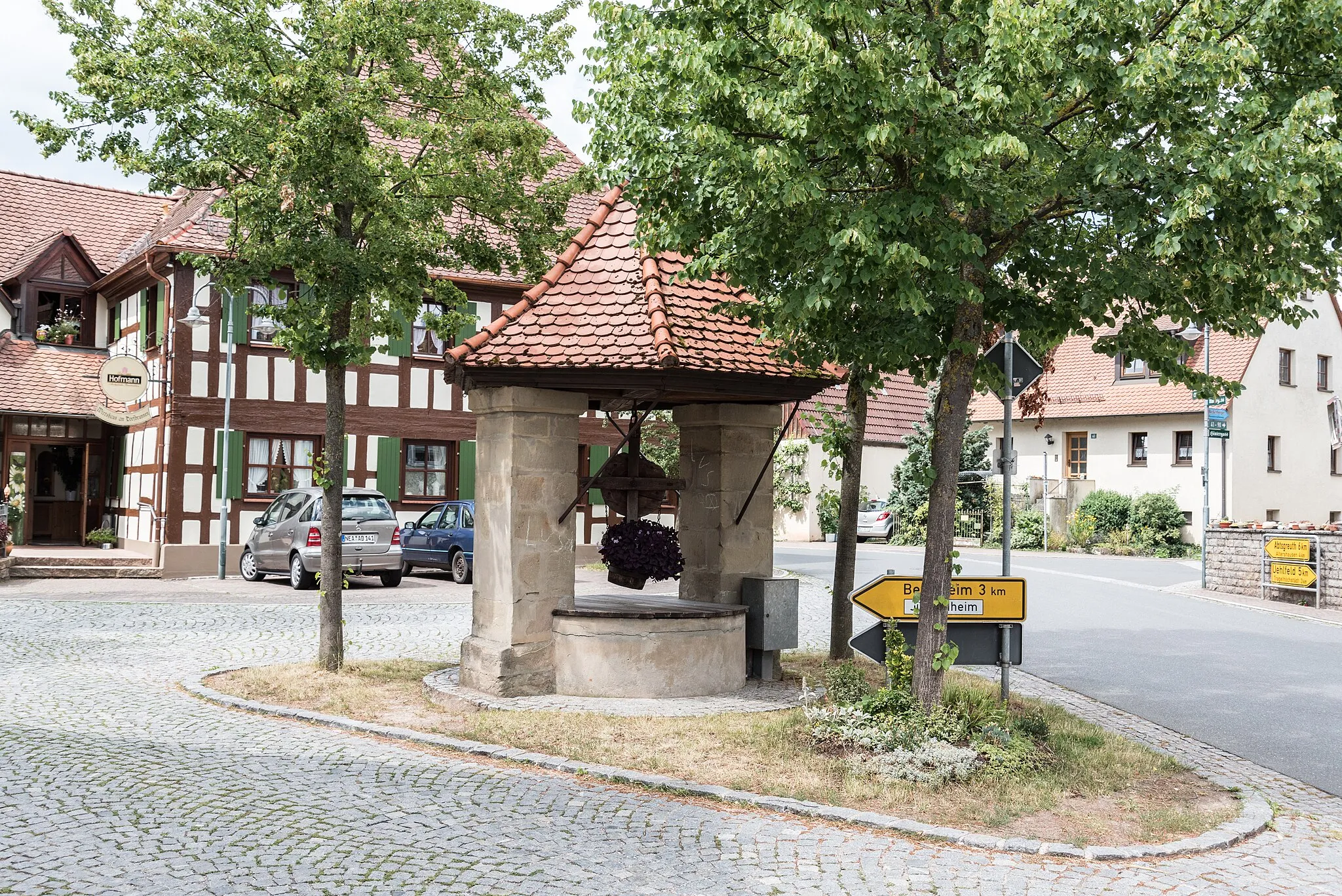 Photo showing: Uehlfeld, Schornweisach, Dorfbrunnen
