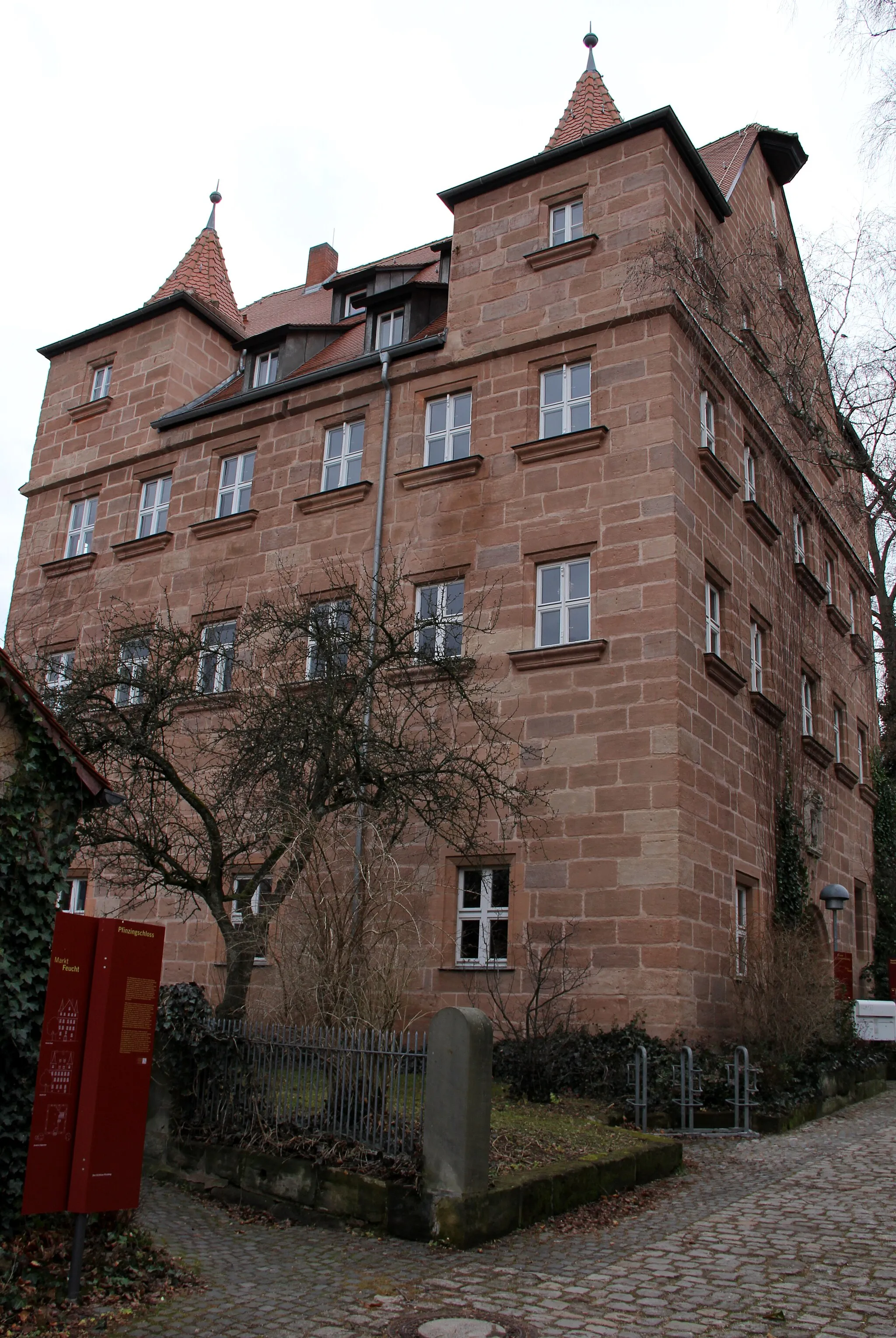 Photo showing: Pfinzingschloss, Blickrichzung von Osten nach Westen