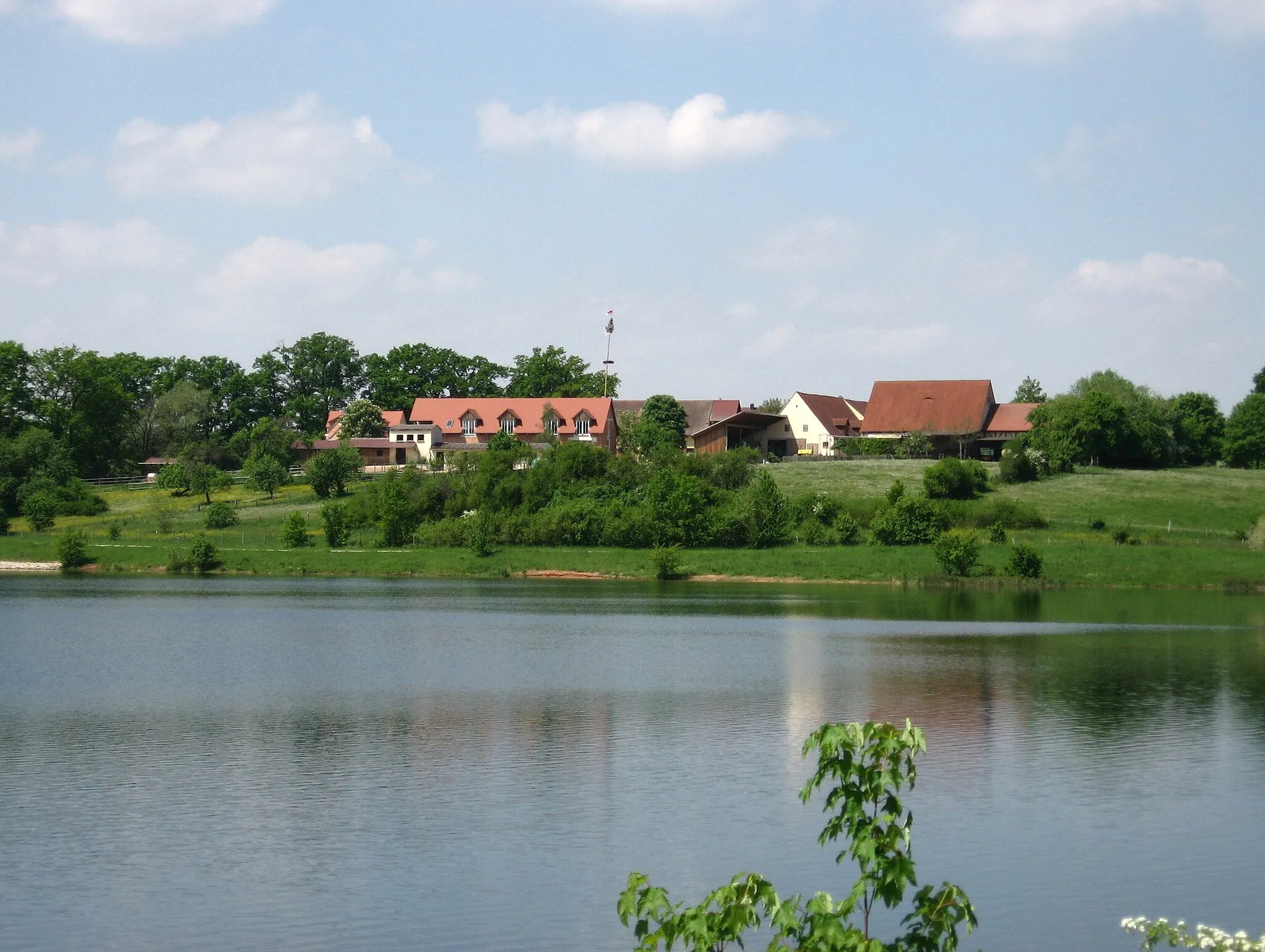 Photo showing: Zwiefelhof (part of Roth, Bayern, Germany) from East