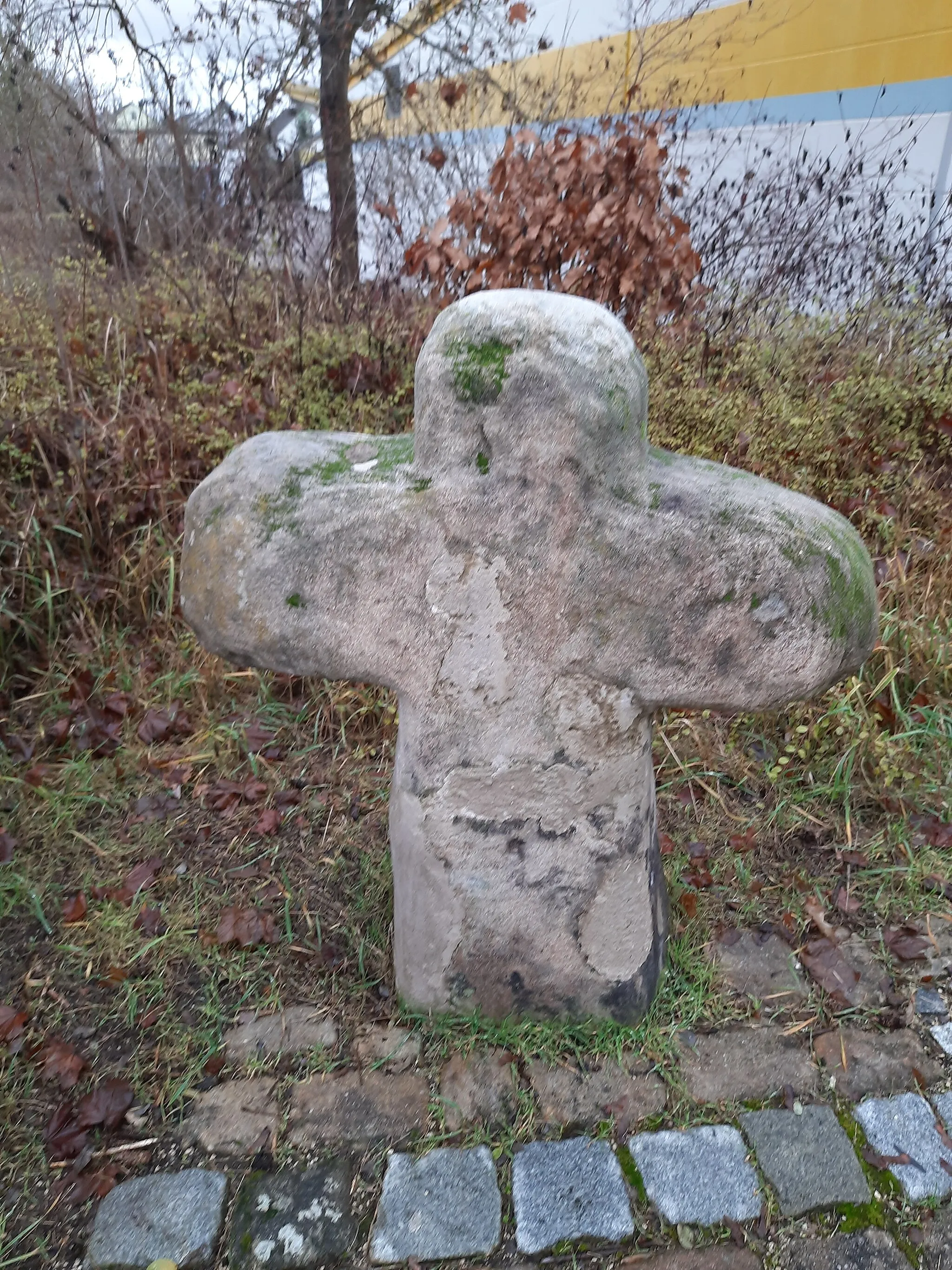 Photo showing: Sühnekreuz; Standort an der Kreuzung Steinkreuzstraße / Amselweg. Ausführliche Informationen zur möglichen Geschichte unter http://www.artefax.de/geschichte/frickenfelden/frickenfeldeneins.html