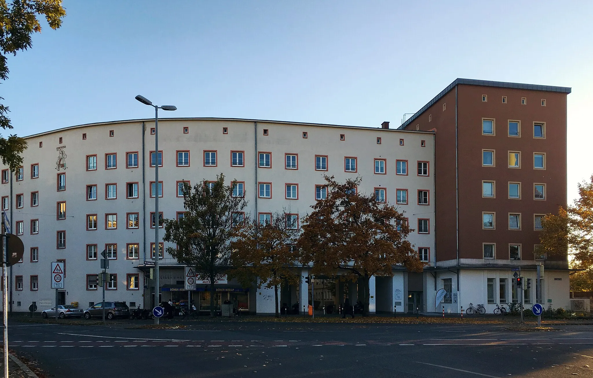 Photo showing: Dr.-Luppe-Platz in Nürnberg 2018