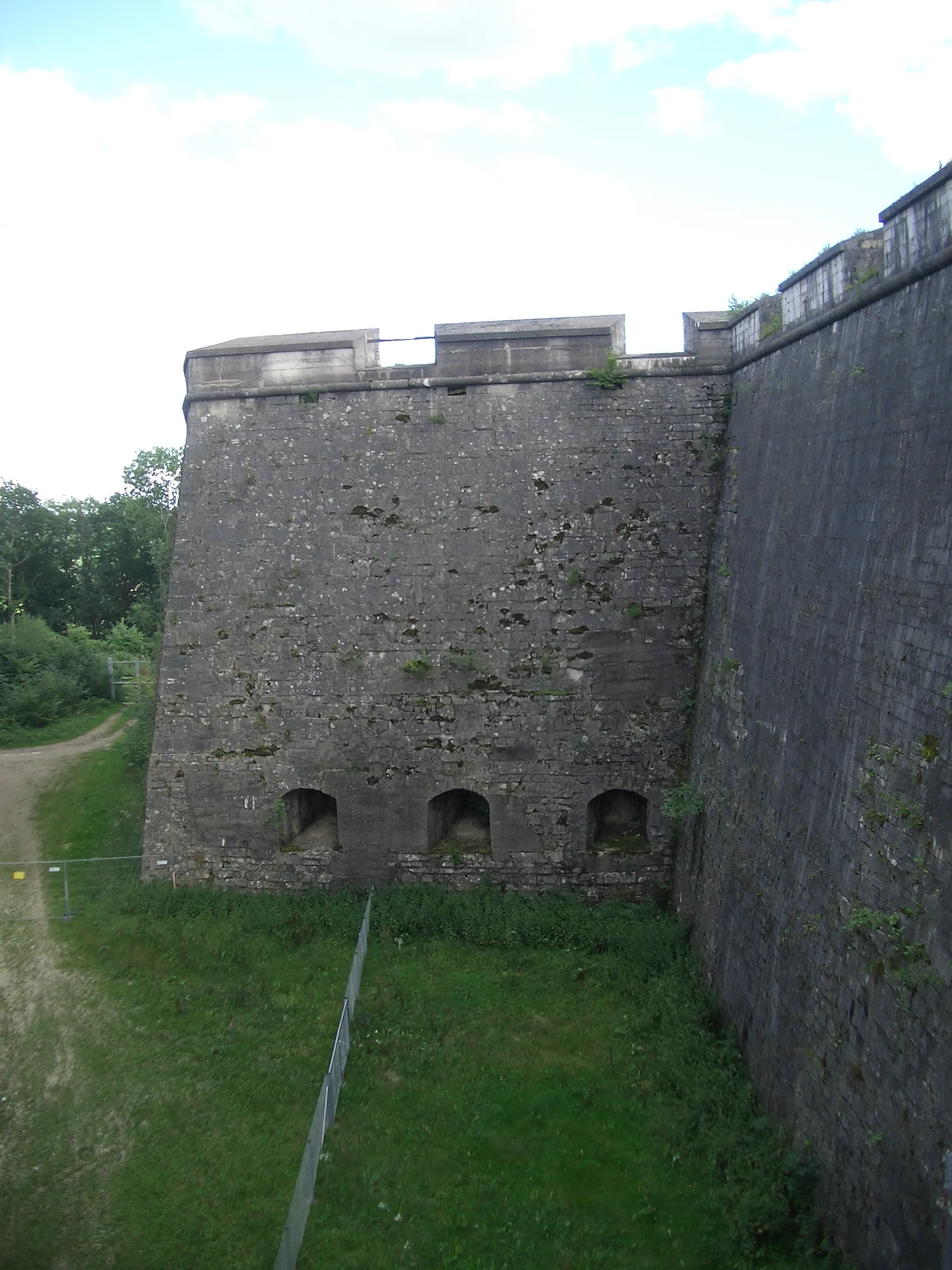 Photo showing: Festung Rothenberg bei Schnaittach in der Fränkischen Alb. Blick von der Brücke nach Südosten auf die Bastion Karl.