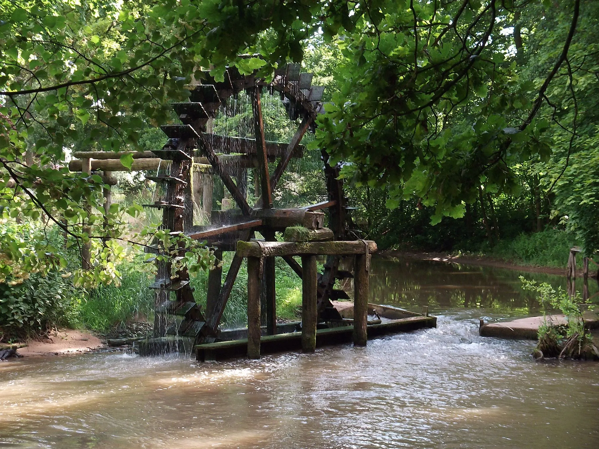 Photo showing: altes Wasserrad an der Bibert