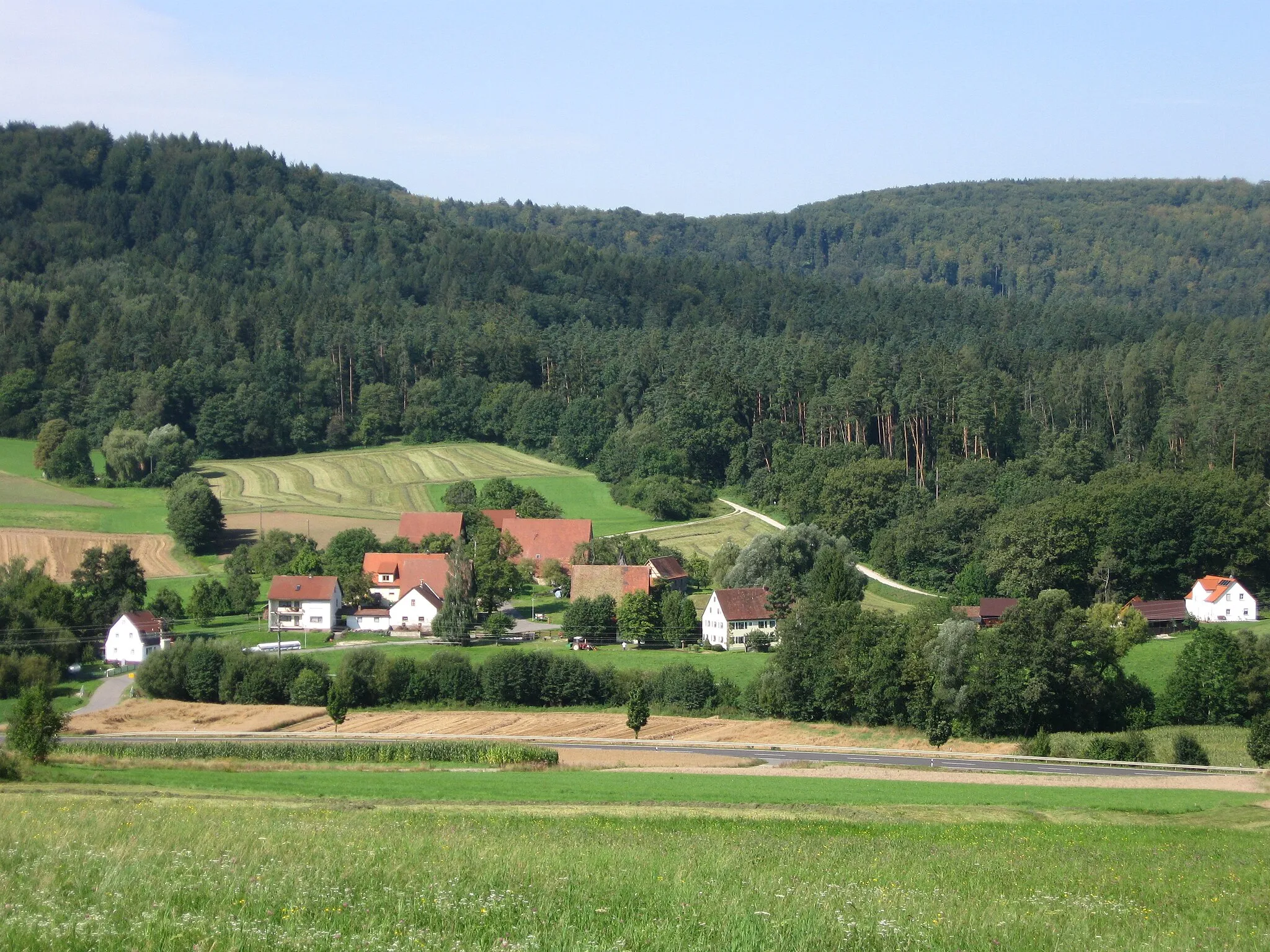 Photo showing: A view of Hallershof in the district of Nürnberger Land in Germany.