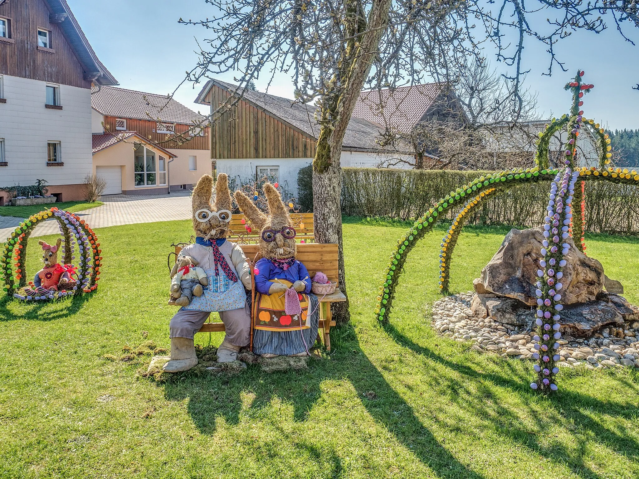 Photo showing: Easter fountain in Wannberg 2015