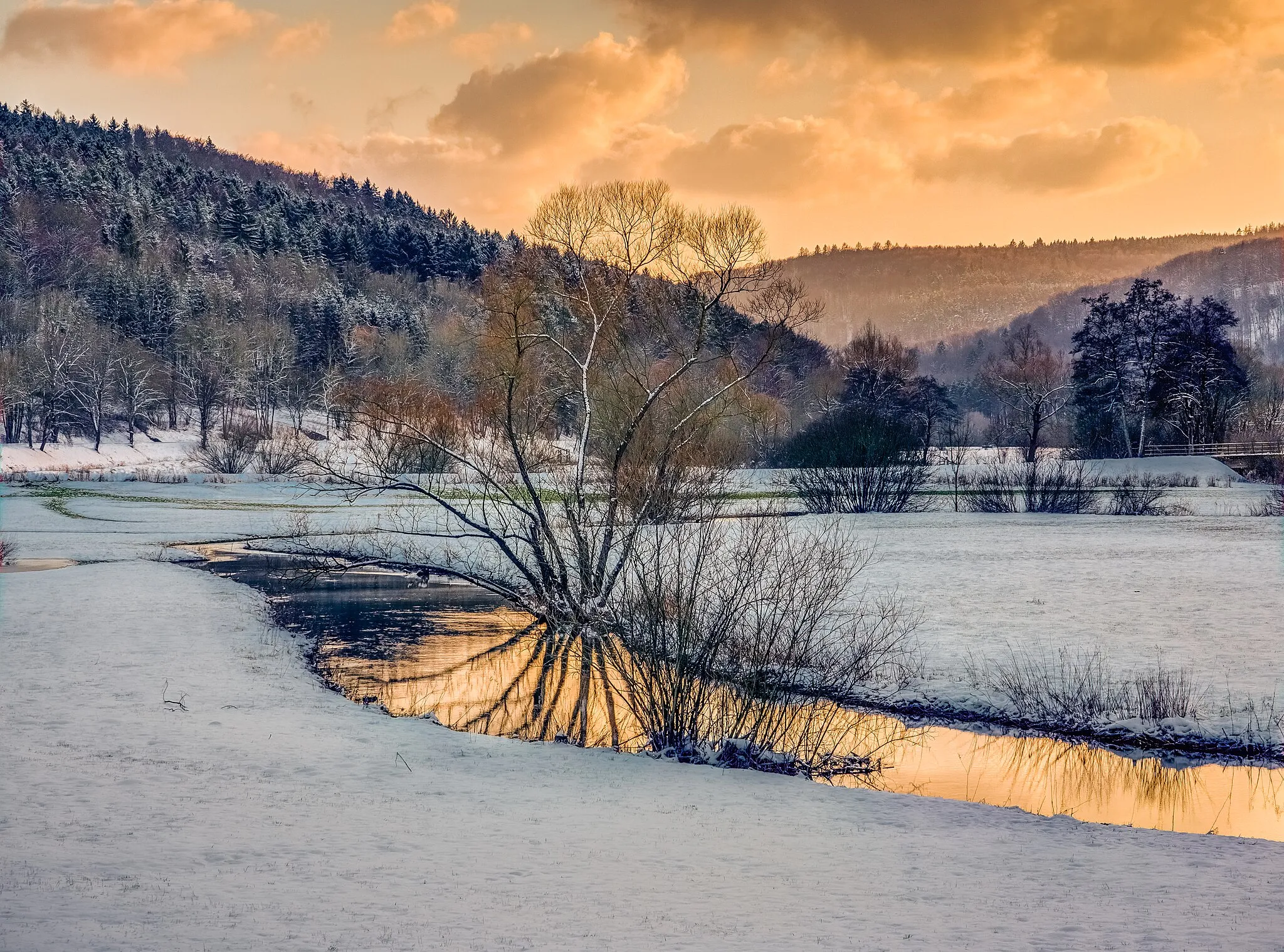 Photo showing: Valley of the river Leinleiter in the LSG "Franconian Switzerland - Veldenstein Forest"