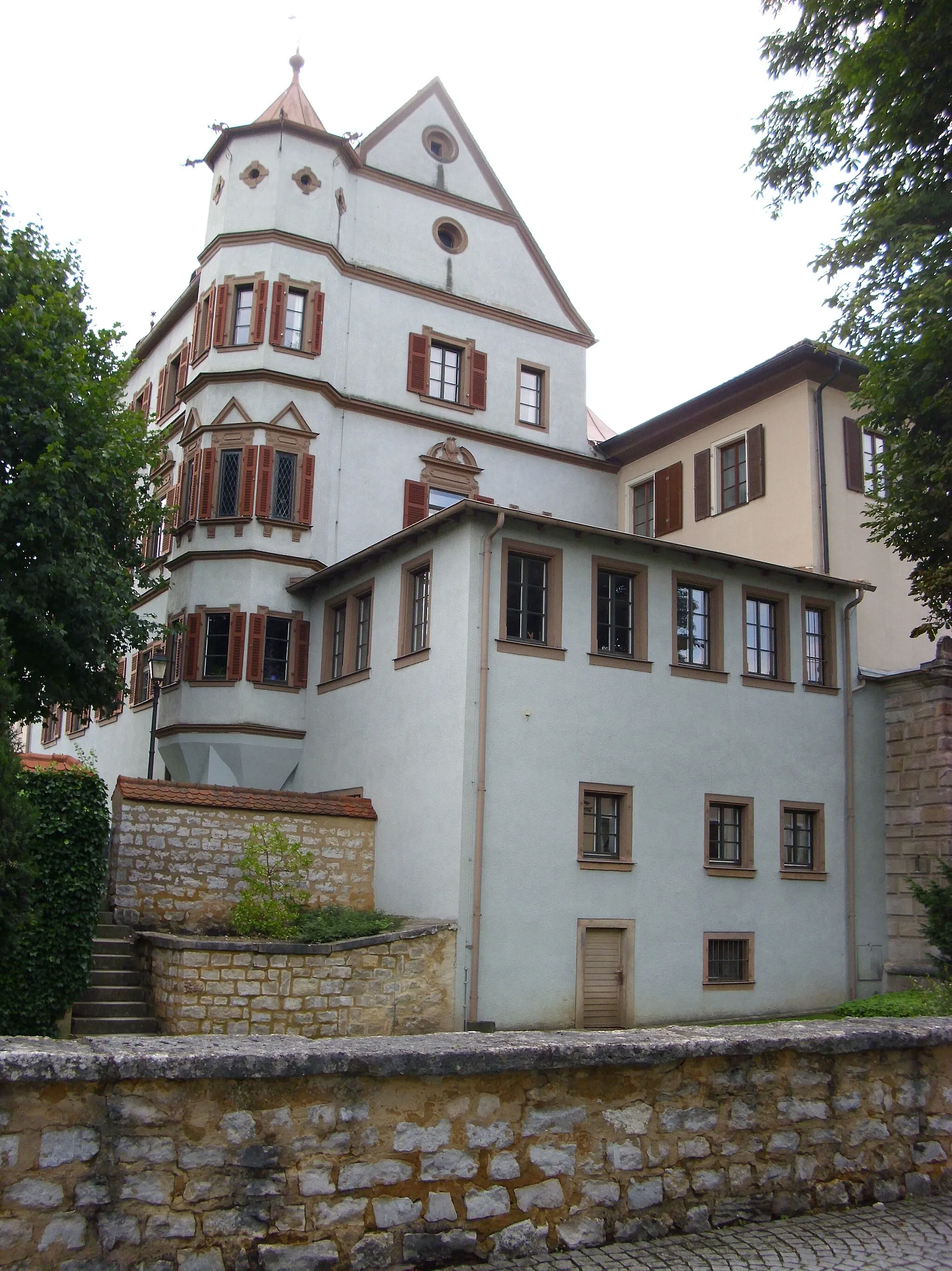 Photo showing: Historischer nordöstlicher Teil des Stadtschlosses Treuchtlingen