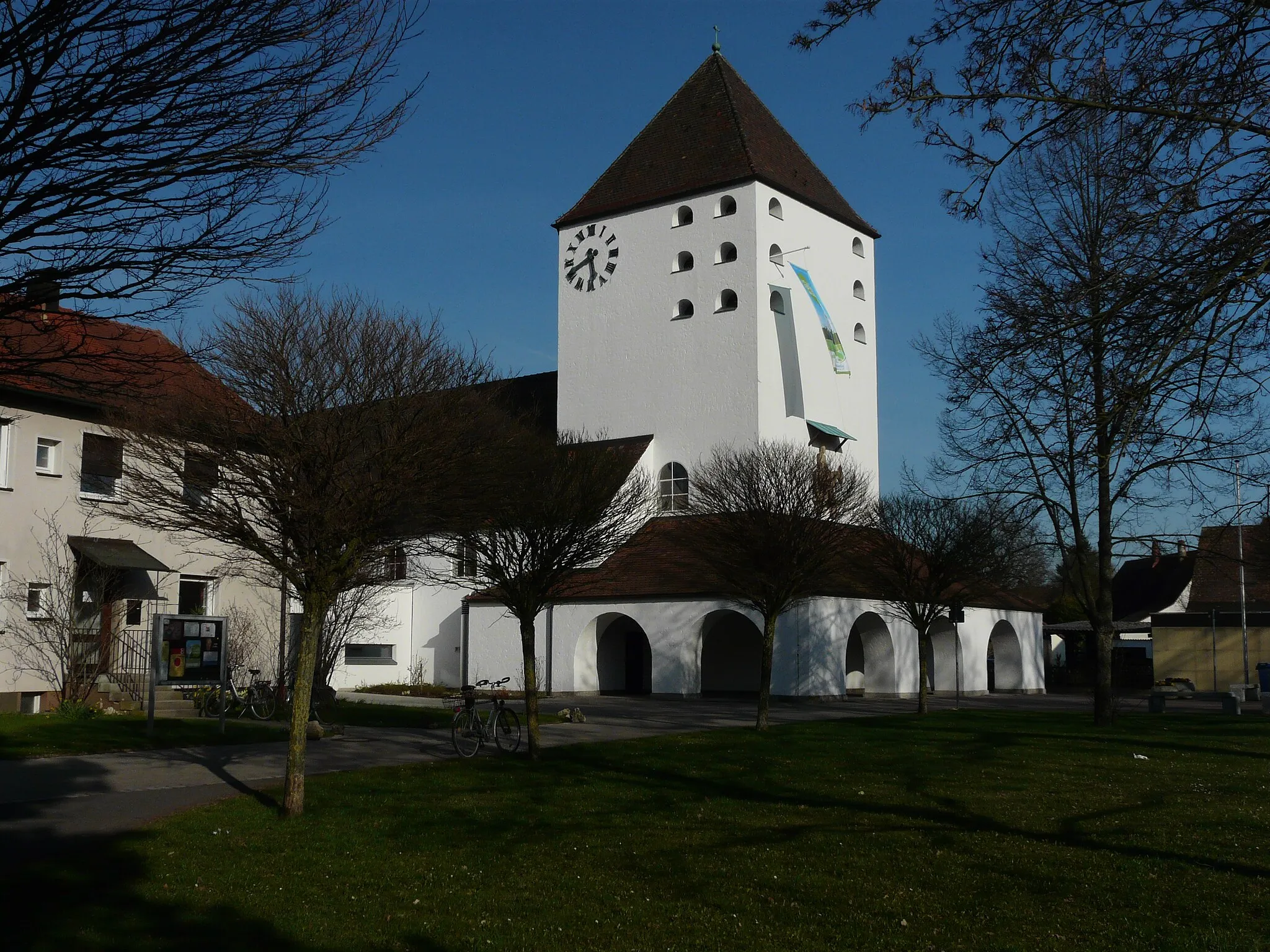 Photo showing: Die Auferstehungskirche im Nürnberger Ortsteil Fischbach