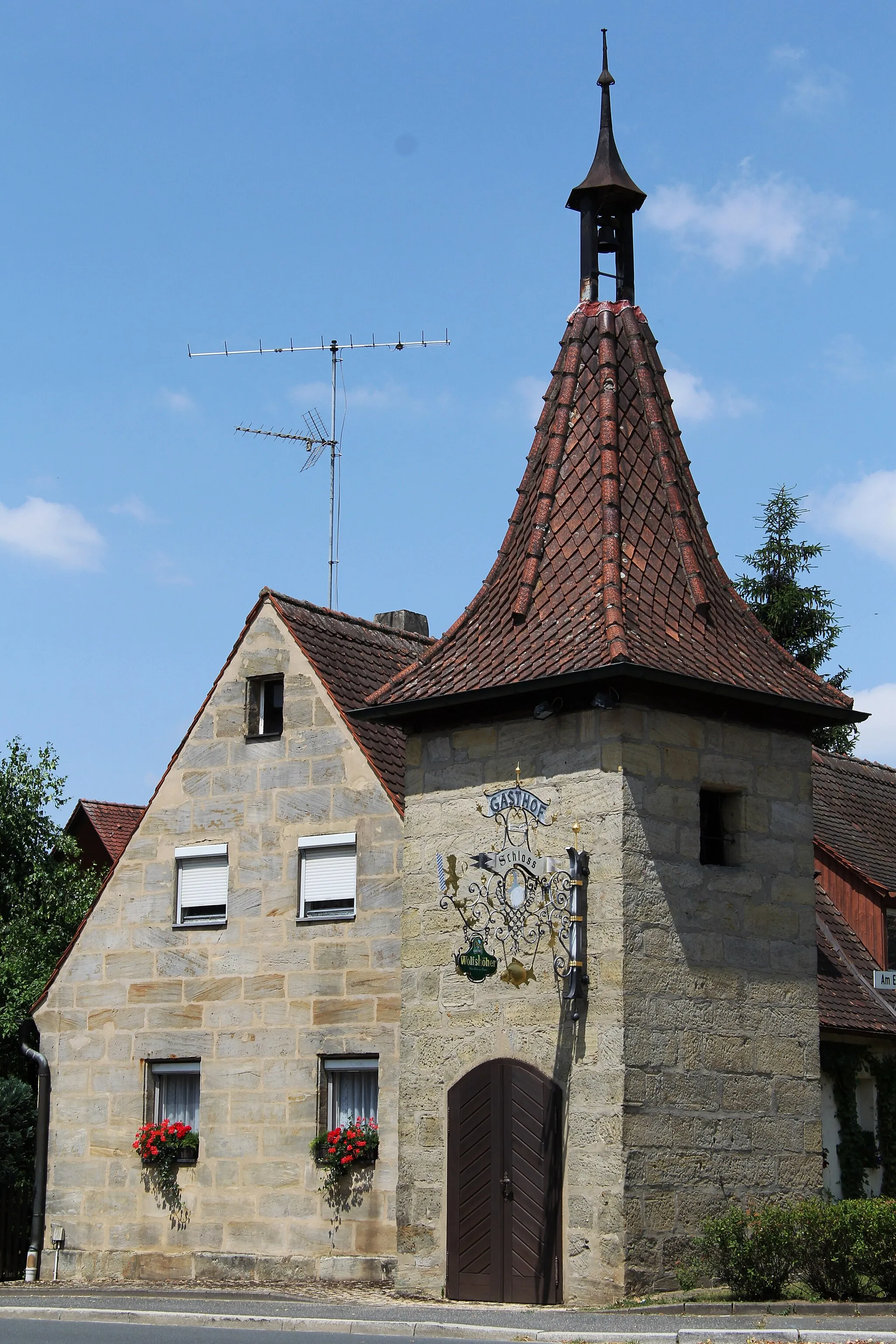 Photo showing: Schloss in Eckenhaid, Mittelfranken; Wehrturm an der Schlosszufahrt