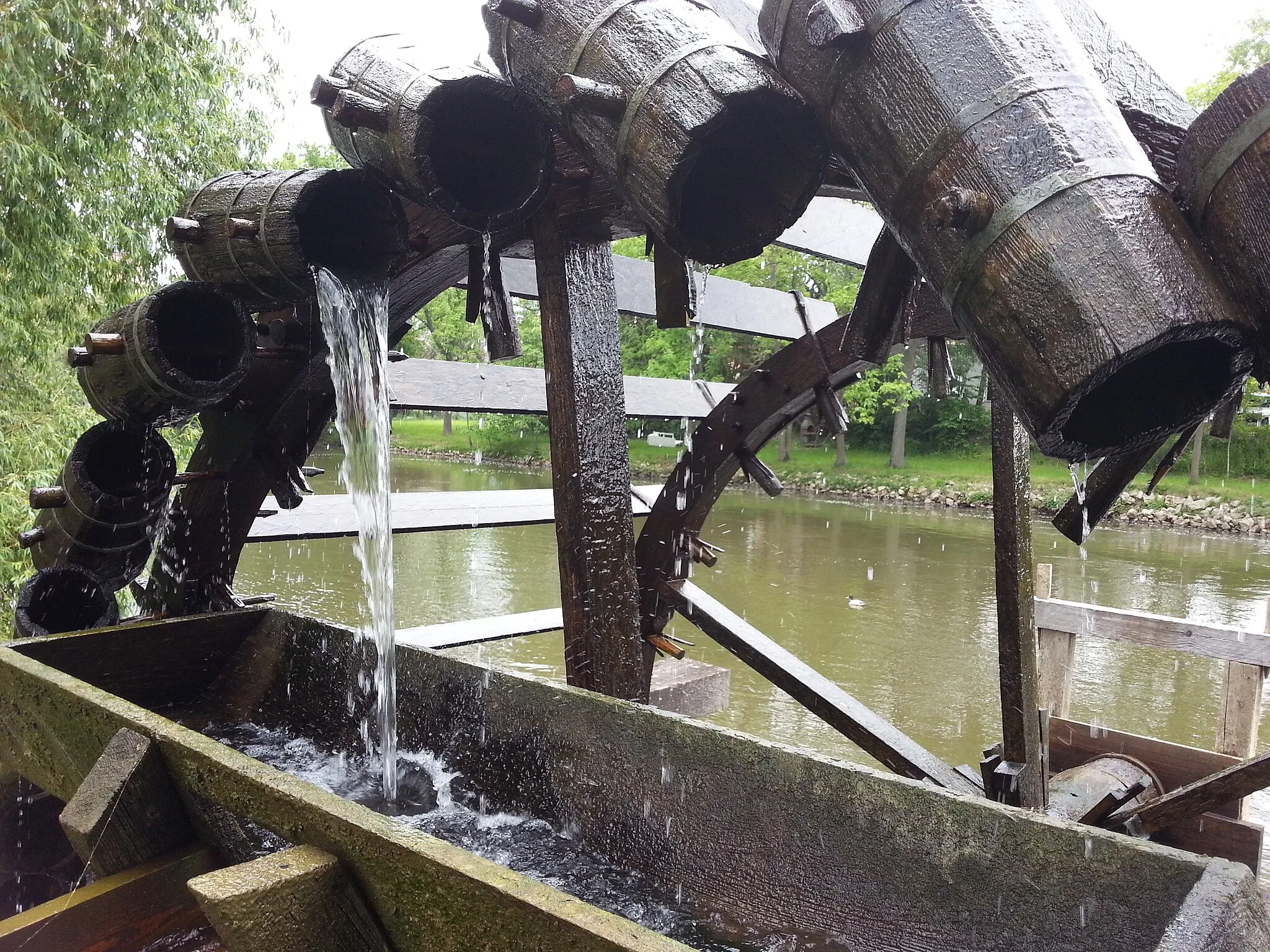 Photo showing: Nachbau eines historischen Wasserrades im Landschaftsschutzgebiet Regnitztal bei Erlangen in Höhe Erlangen-Bruck