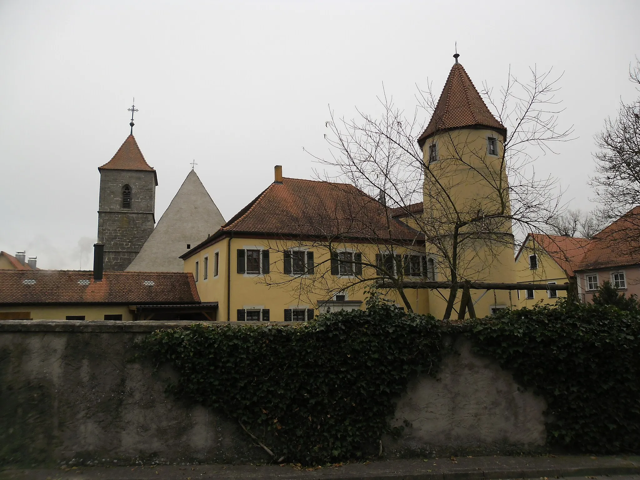 Photo showing: Ansichten des Obernzenner Ortsteiles Unteraltenbernheim mit Ansichten der beiden Kirchen und des ehemaligen Seckendorffschen Schlosses