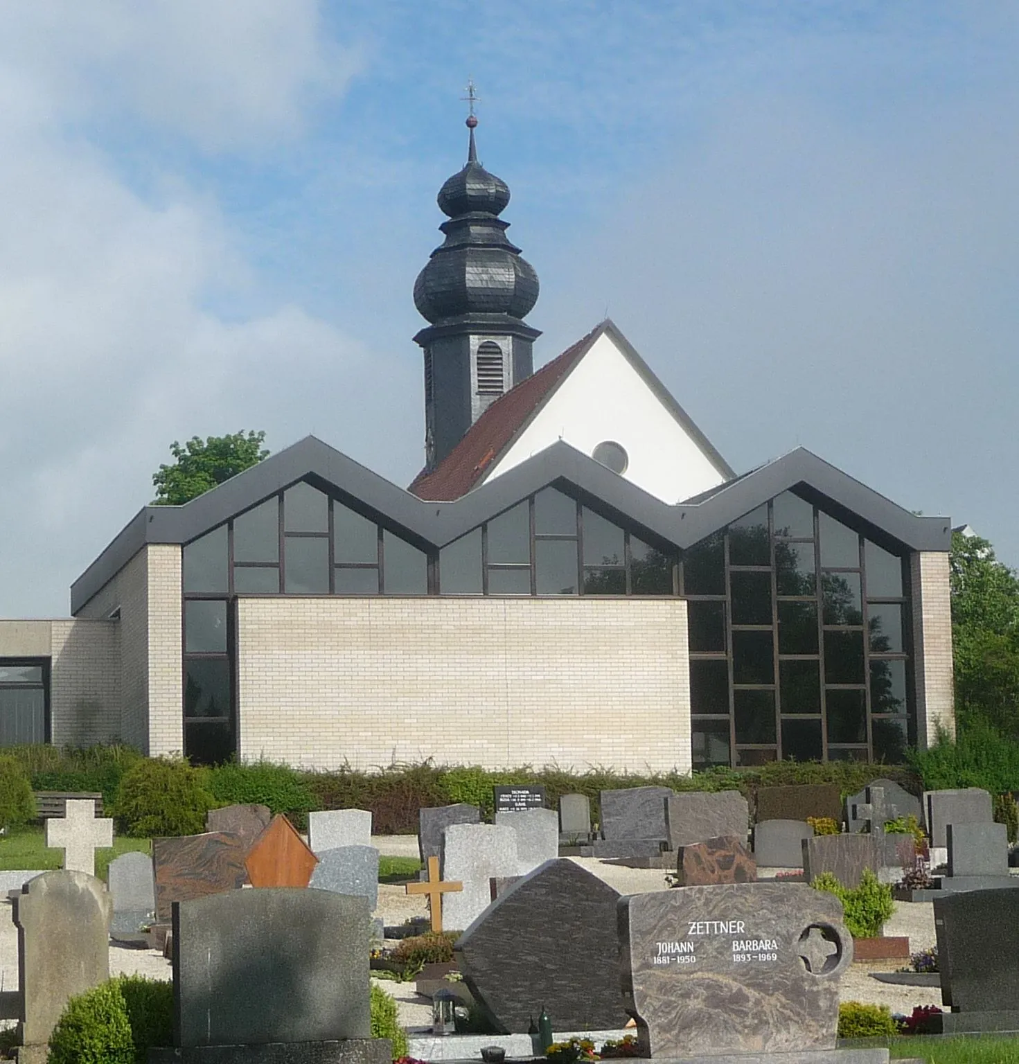 Photo showing: Friedhof und St. Heinrich