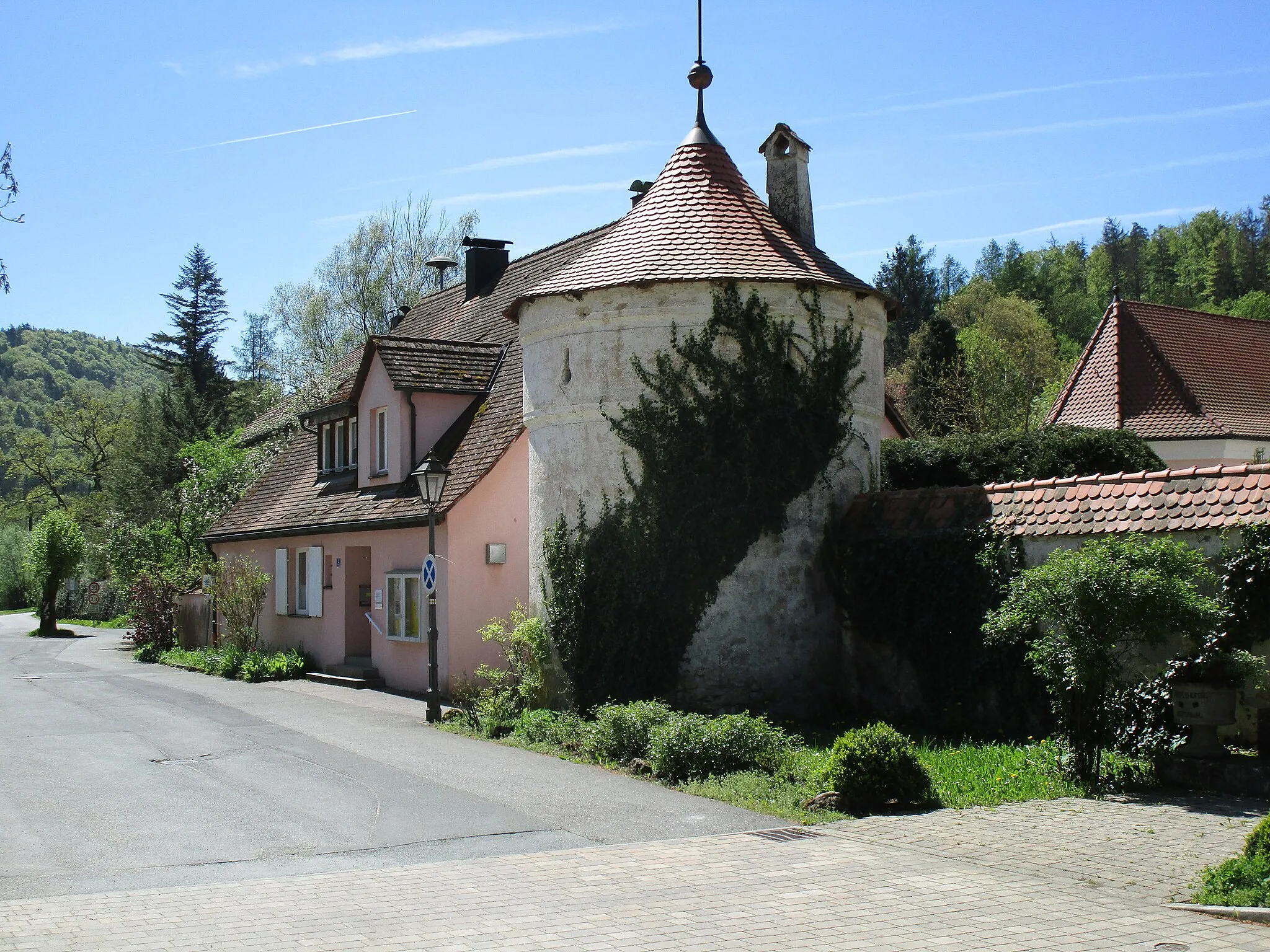 Photo showing: Südlicher Wehrturm des Schlosses Artelshofen
