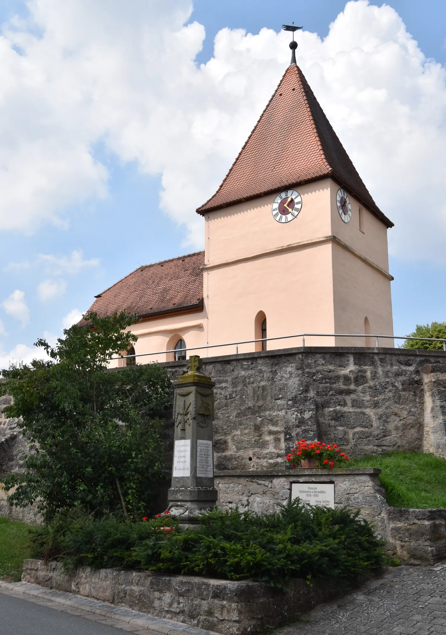 Photo showing: Evangelisch-lutherische Kirche St. Martin in Moratneustetten nahe Ansbach.