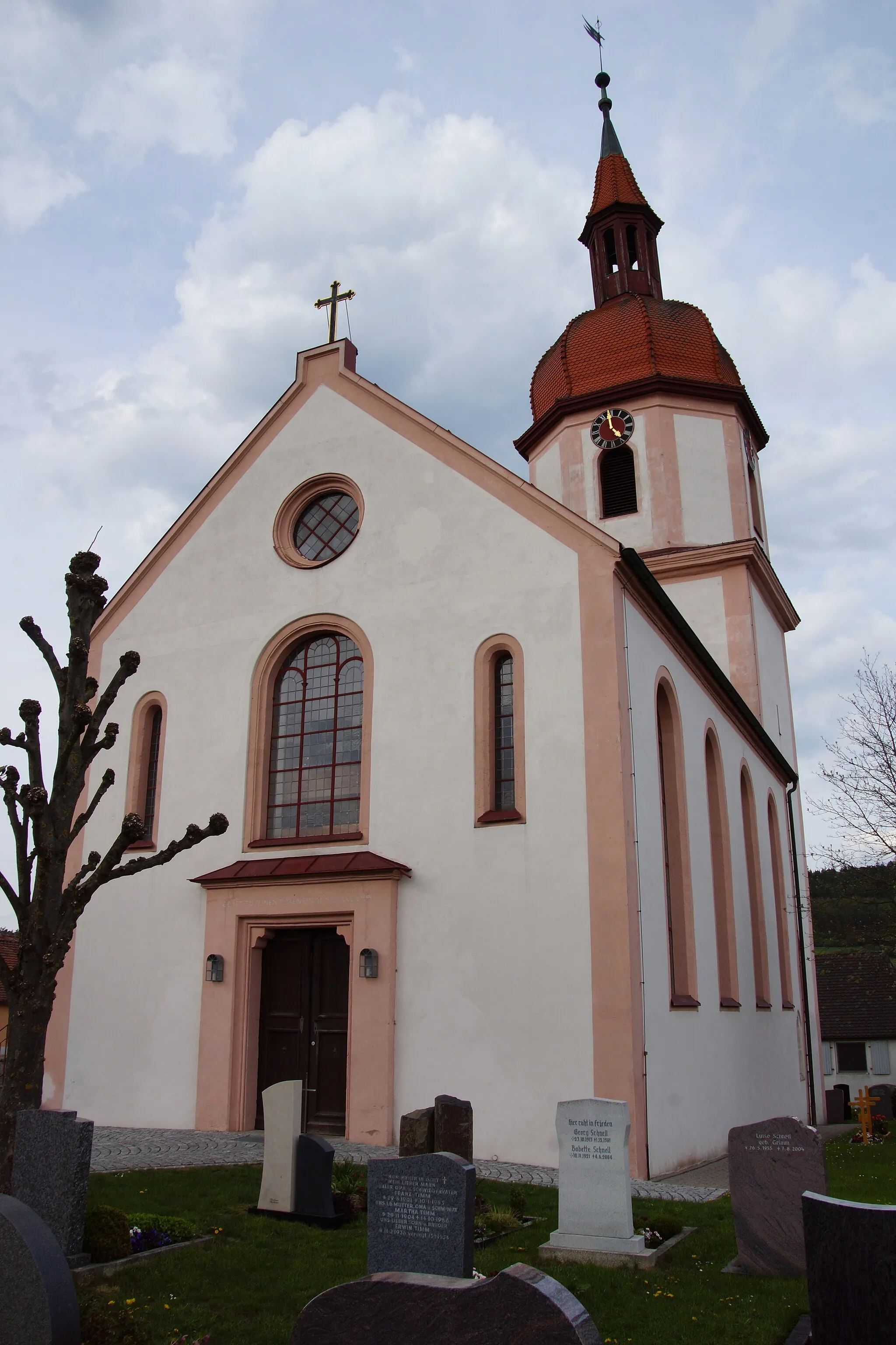 Photo showing: Die evangelische Pfarrkirche St. Erhard in Offenbau bei Thalmässing