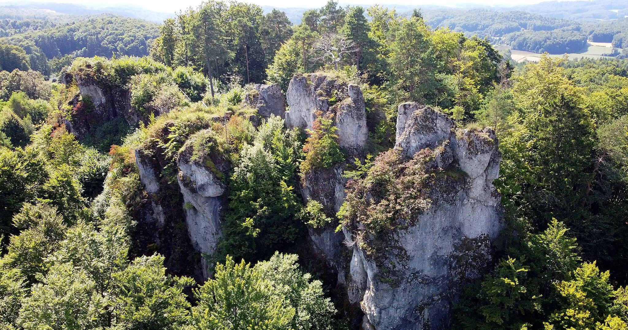 Photo showing: Luftbild des Burgstalles Spies von Osten