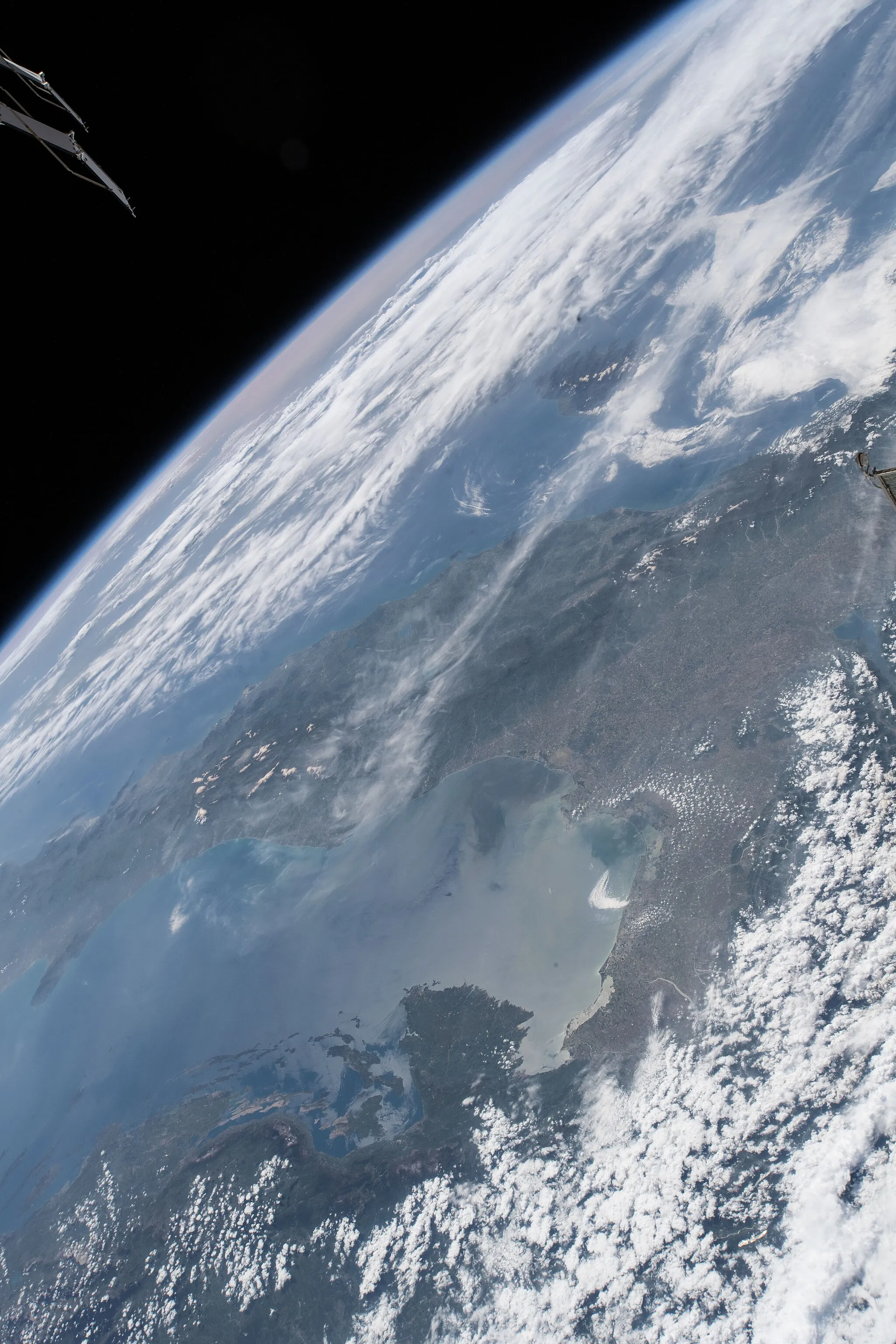 Photo showing: View of Earth taken during ISS Expedition 55.