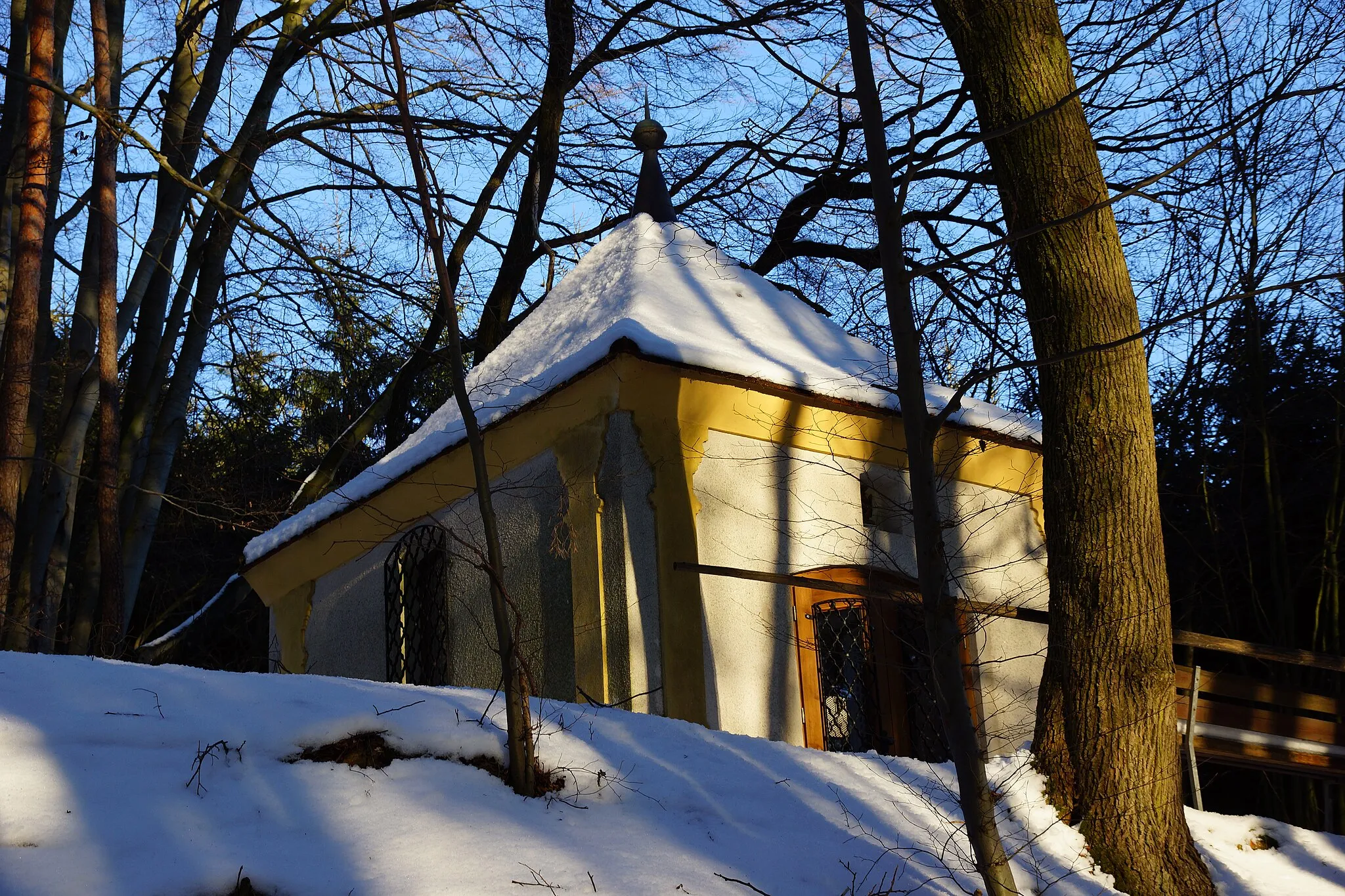 Photo showing: St. Jakobus am Ottenberg im Winter: