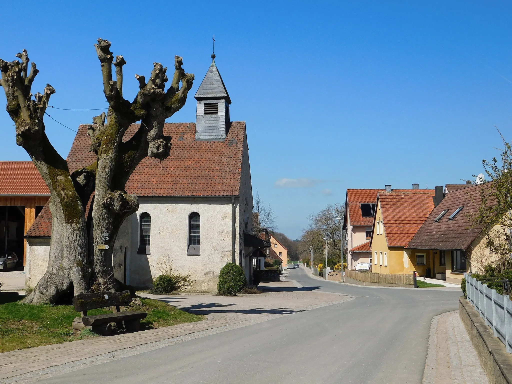 Photo showing: Village center of Buckenreuth, a district of the town Ebermannstadt.
