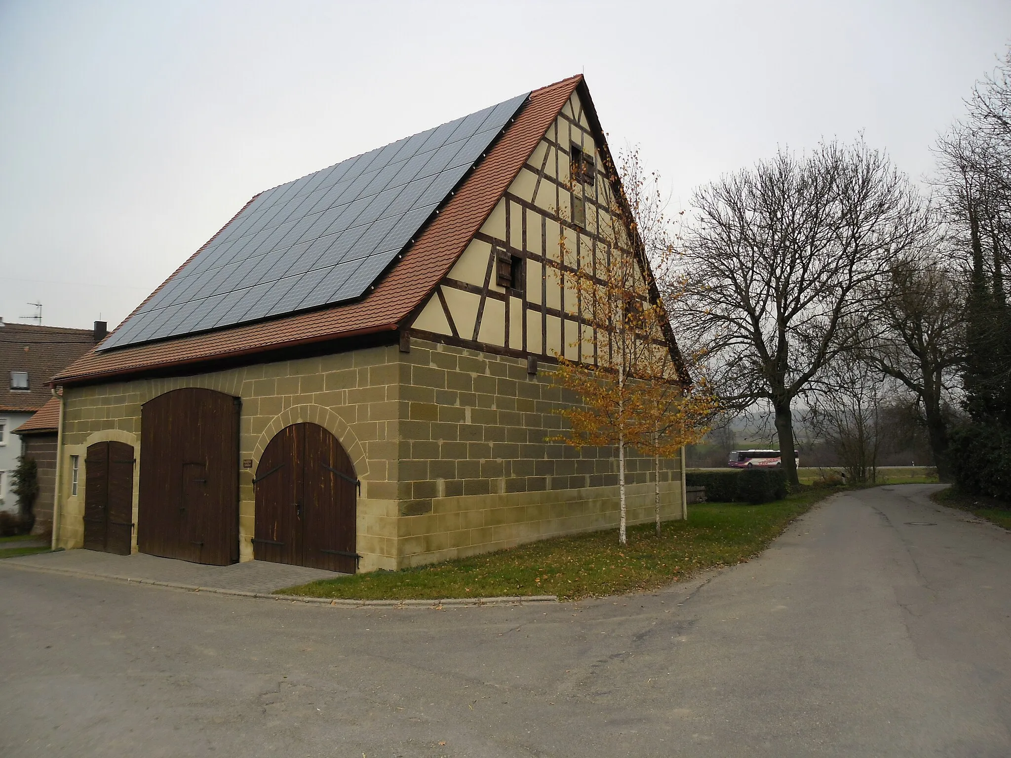 Photo showing: Ansichten aus Unternzenn mit dem Schloss, der Pfarrkirche St. Maria, dem ehemaligen Schulhaus und dem Gasthaus "Goldener Löwe"