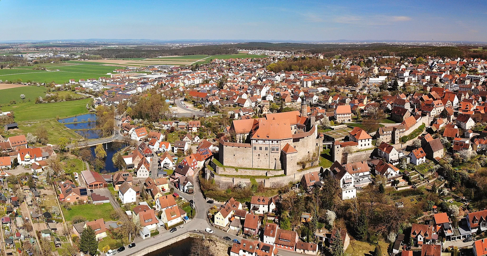 Photo showing: Cadolzburg Ortskern Panorama (2020)