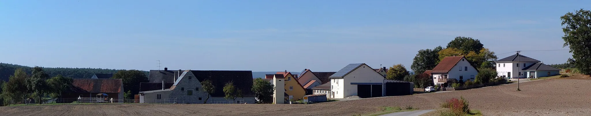 Photo showing: A panorama of Arnshöchstädt, a village of the town of Dachsbach in northern Bavaria.