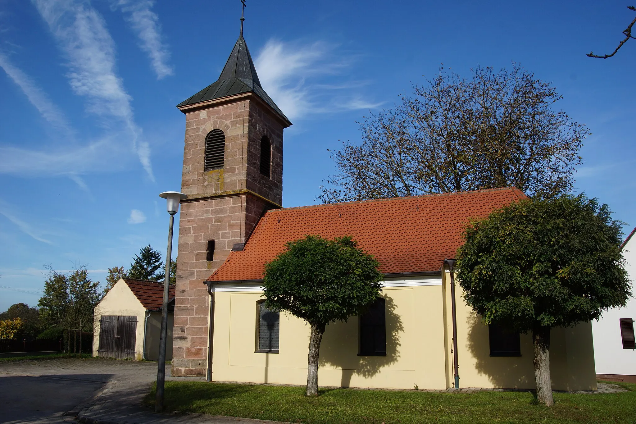 Photo showing: Die katholische Filialkirche St. Johannes in Uttenhofen bei Allersberg