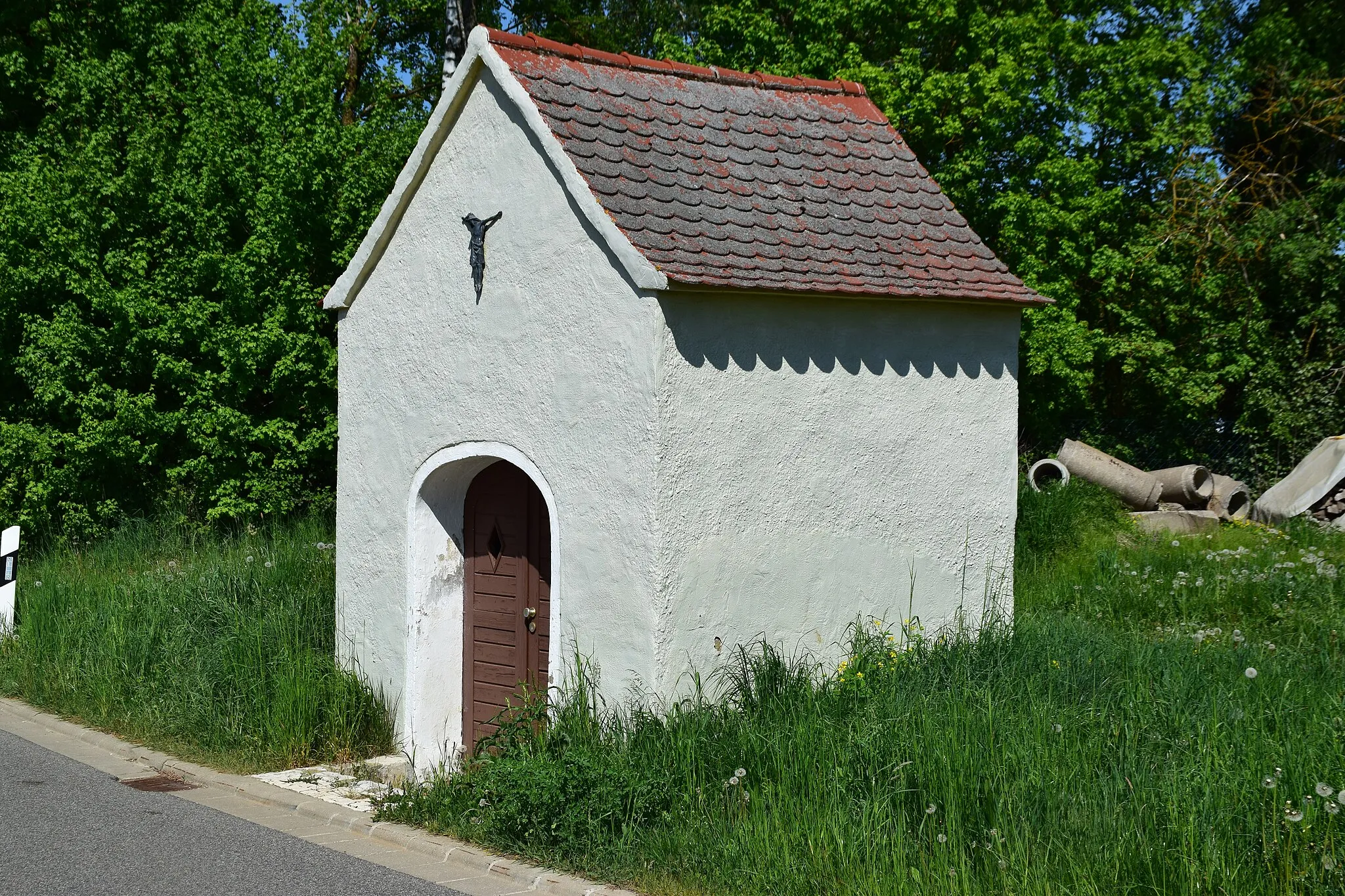 Photo showing: giebelständiger Satteldachbau mit korbbogigem Eingang