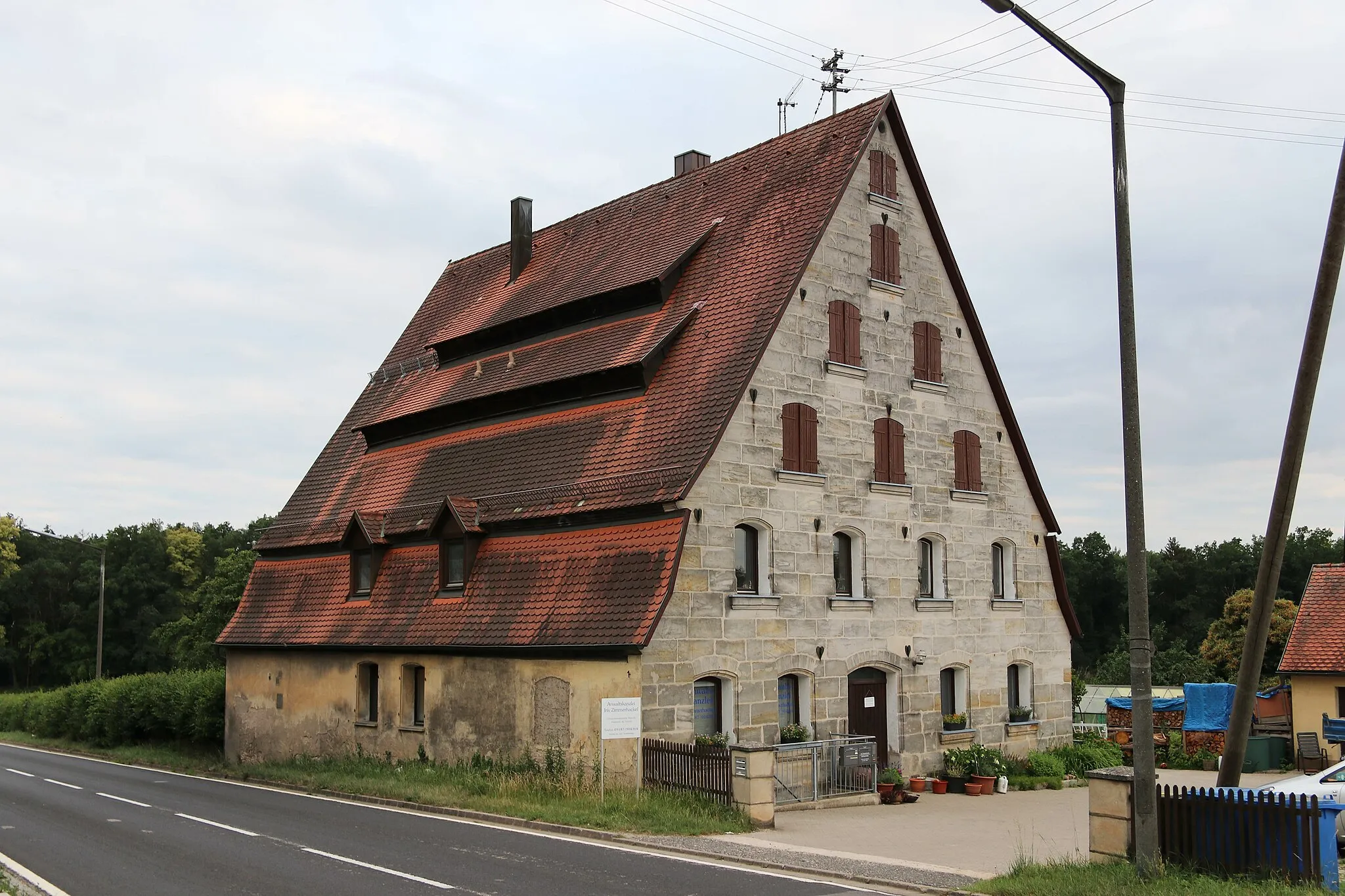 Photo showing: Das denkmalgeschützte Gebäude Unterwellitzleithen 3 im Altdorfer Stadtteil Unterwellitzleithen im Juni 2018.