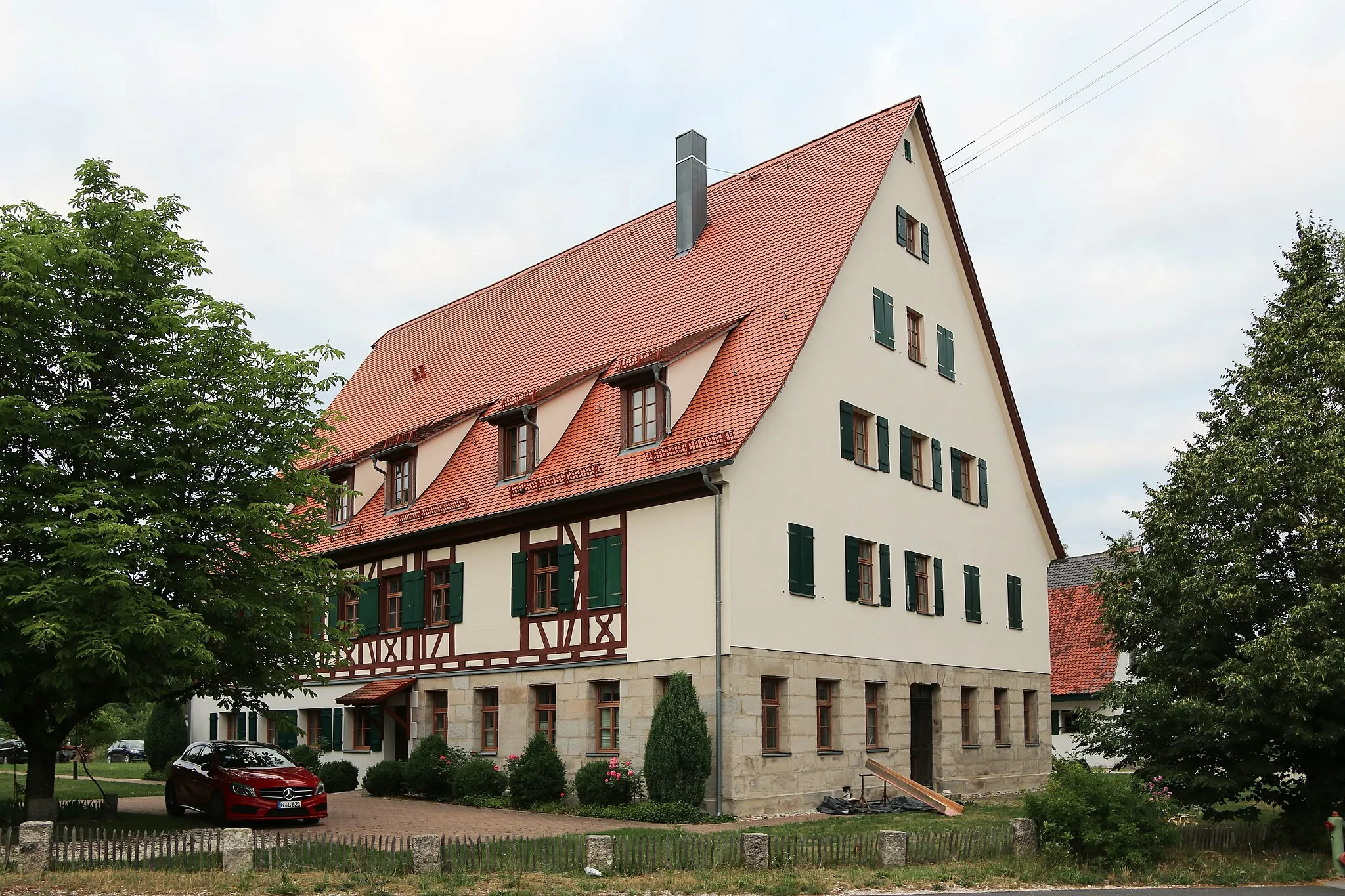 Photo showing: Das denkmalgeschützte Gebäude Unterwellitzleithen 1 im Altdorfer Stadtteil Unterwellitzleithen im Juni 2018.