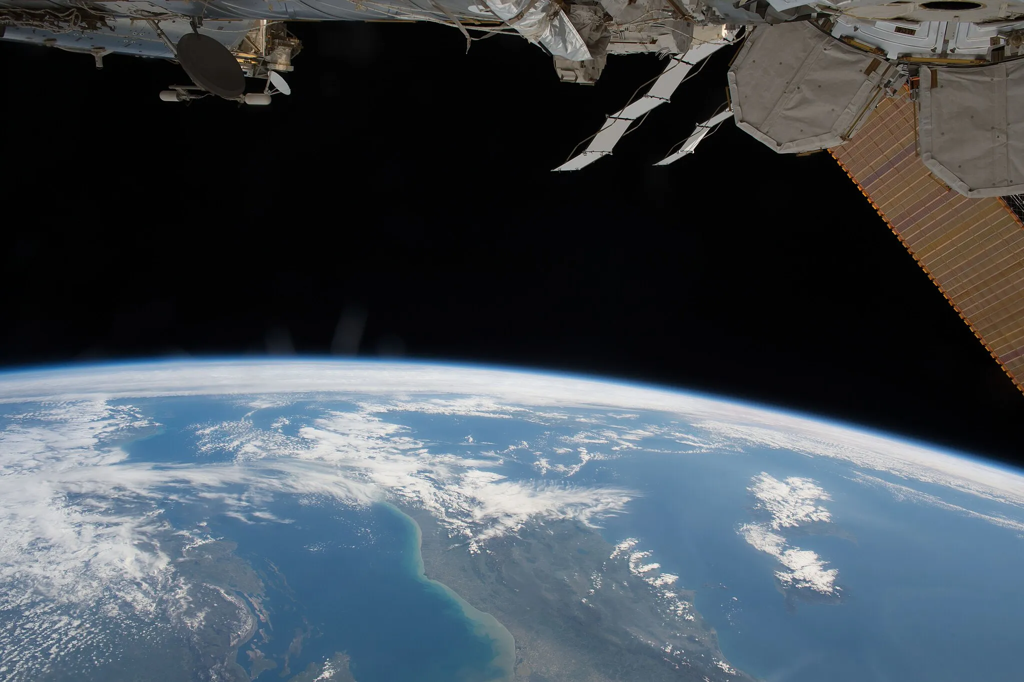 Photo showing: View of Earth taken during ISS Expedition 51.