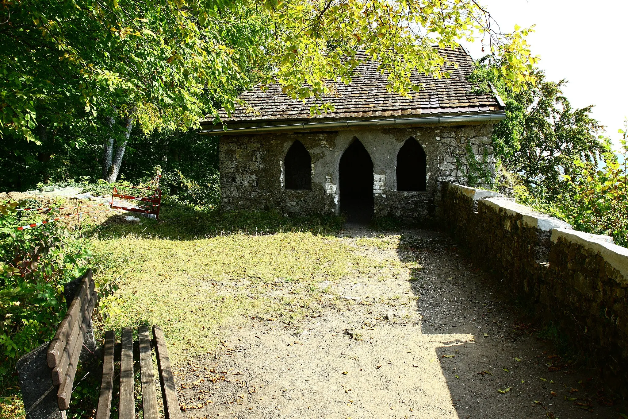 Photo showing: Neueres Gebäude auf den Grundmauern eines Turmes