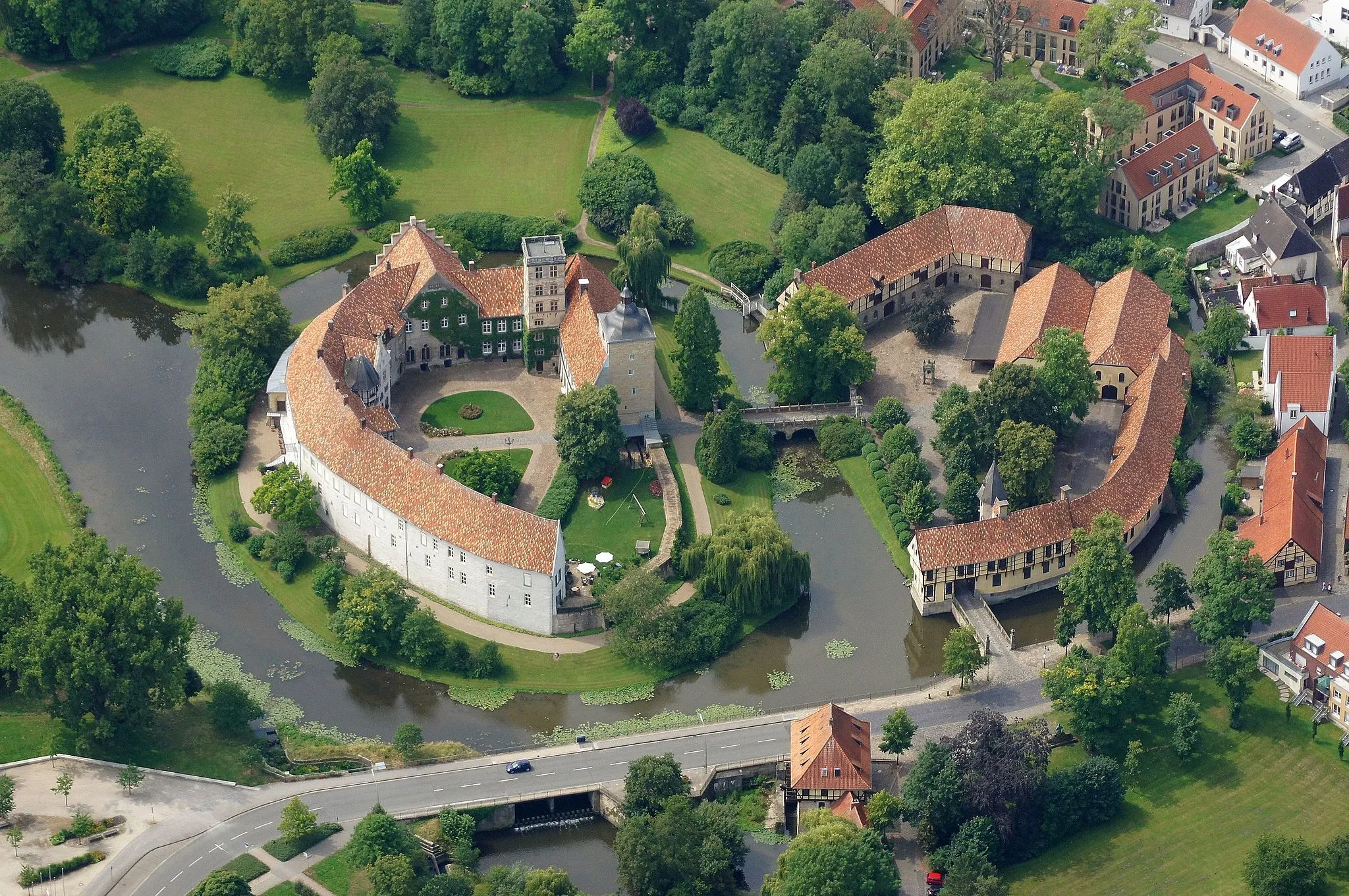 Photo showing: Schloss Burgsteinfurt is a castle in Steinfurt, district of Steinfurt in North Rhine-Westphalia, Germany.