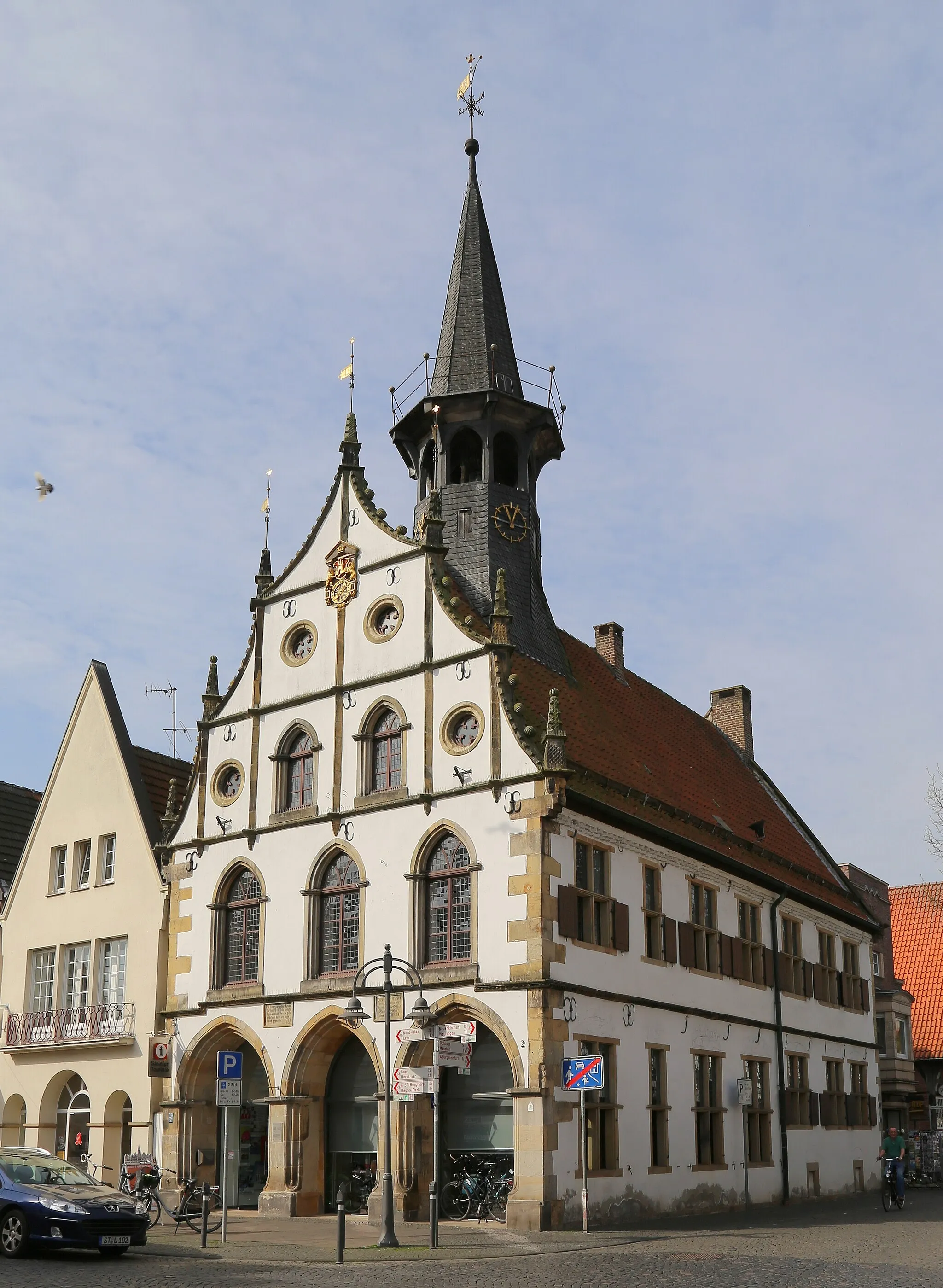 Photo showing: Former town hall (Altes Rathaus), 2 Market (Markt 2) in Steinfurt-Burgsteinfurt, Kreis Steinfurt, North Rhine-Westphalia, Germany. The listed building is now the home of the Steinfurt tourist information centre.