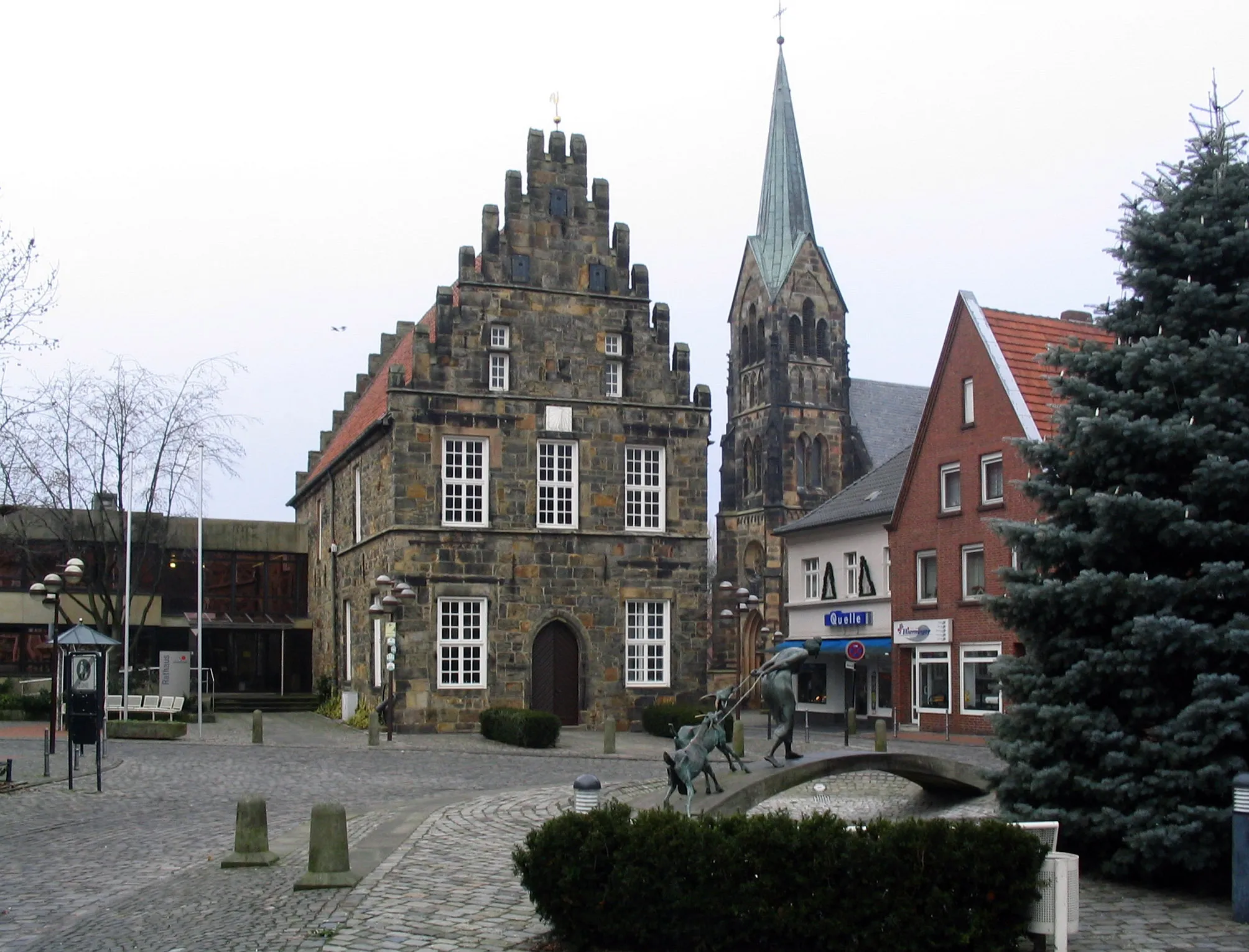 Photo showing: Marketplace of Schüttorf with font, city hall and catholic church