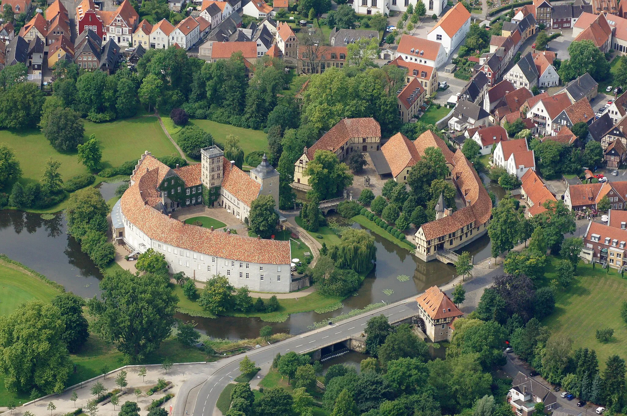 Photo showing: Schloss Burgsteinfurt is a castle in Steinfurt, district of Steinfurt in North Rhine-Westphalia, Germany.
