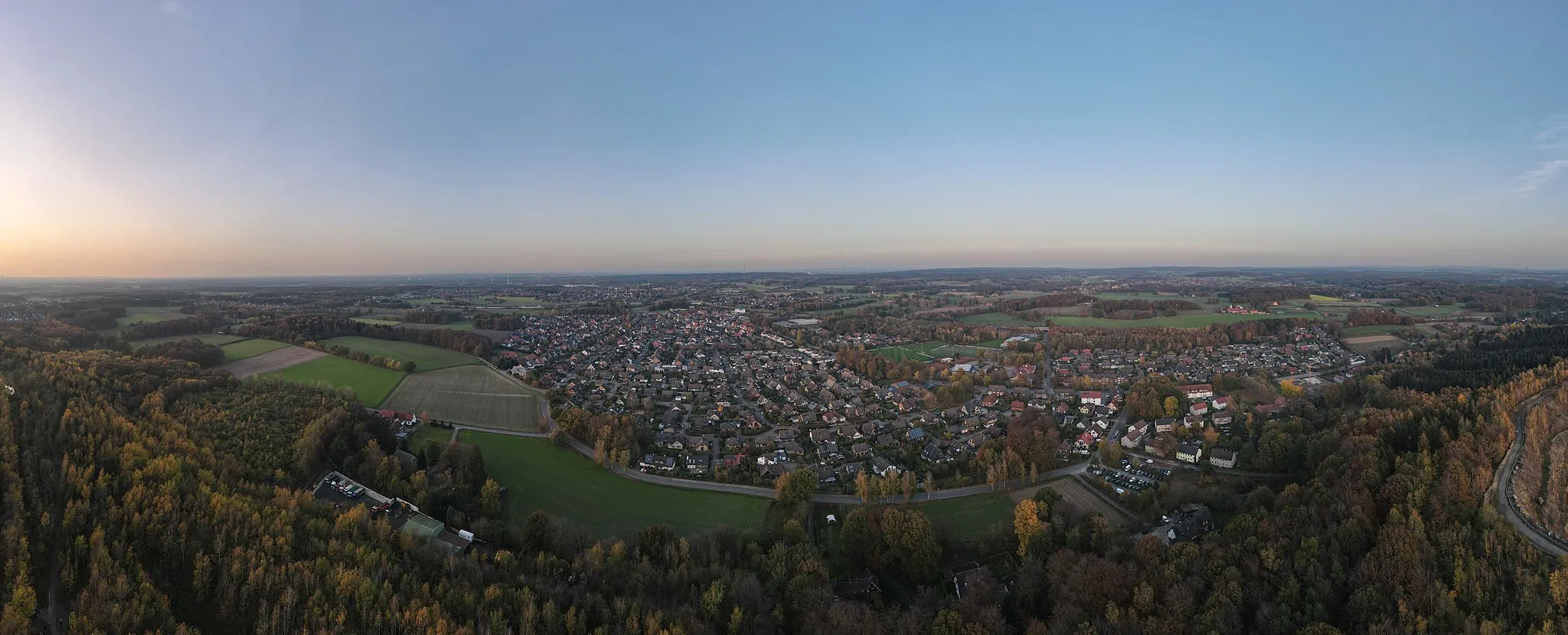 Photo showing: Ein Blick über Lechtingen vom Piesberg im November 2020