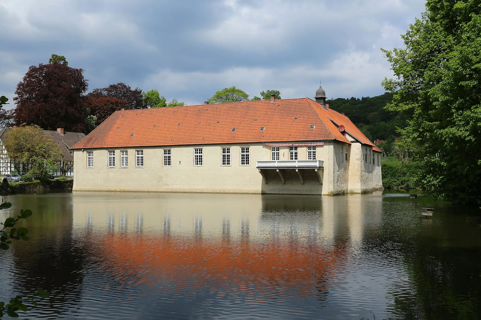 Photo showing: The Marck House water castle (Wasserschloss Haus Marck) near Tecklenburg, Kreis Steinfurt, North Rhine-Westphalia, Germany.