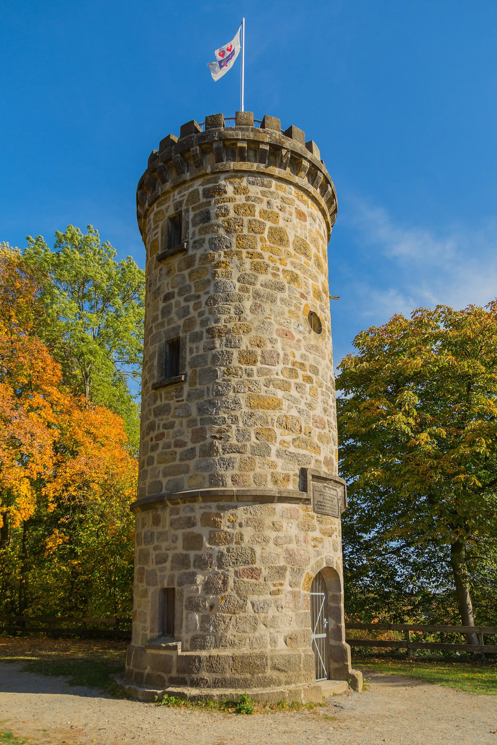 Photo showing: Wier Tower (Wierturm) on top of the ruin of Tecklenburg Castle (Burg Tecklenburg) in Tecklenburg, Kreis Steinfurt, North Rhine-Westphalia, Germany.