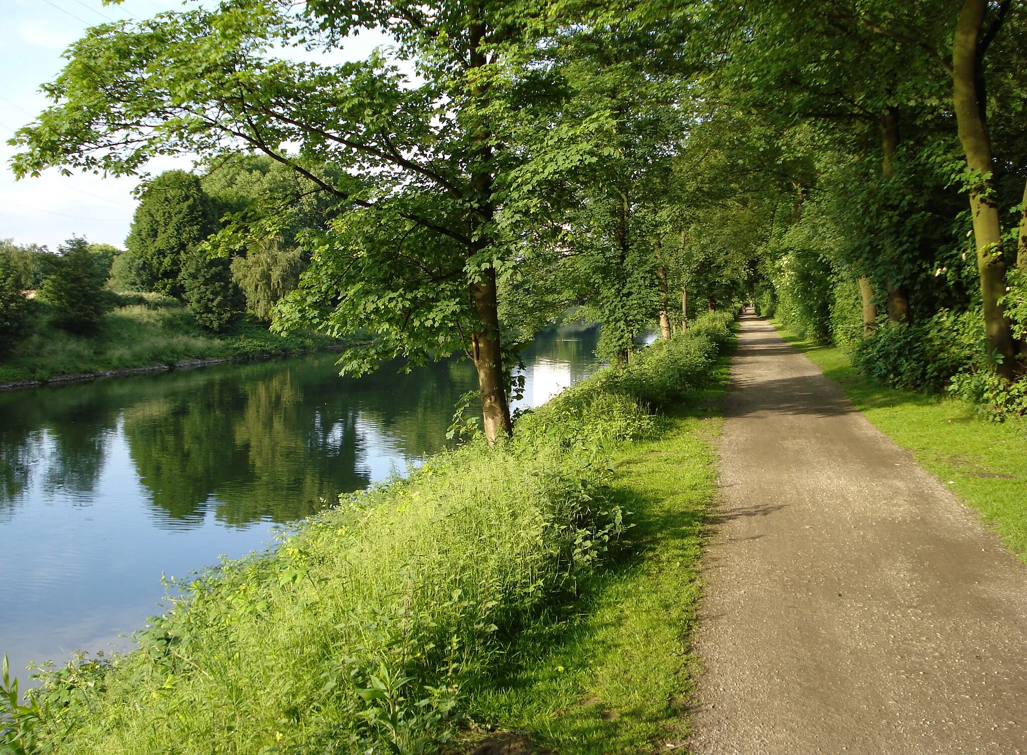 Photo showing: Rhein-Herne-Kanal und Uferweg in Herne Baukau