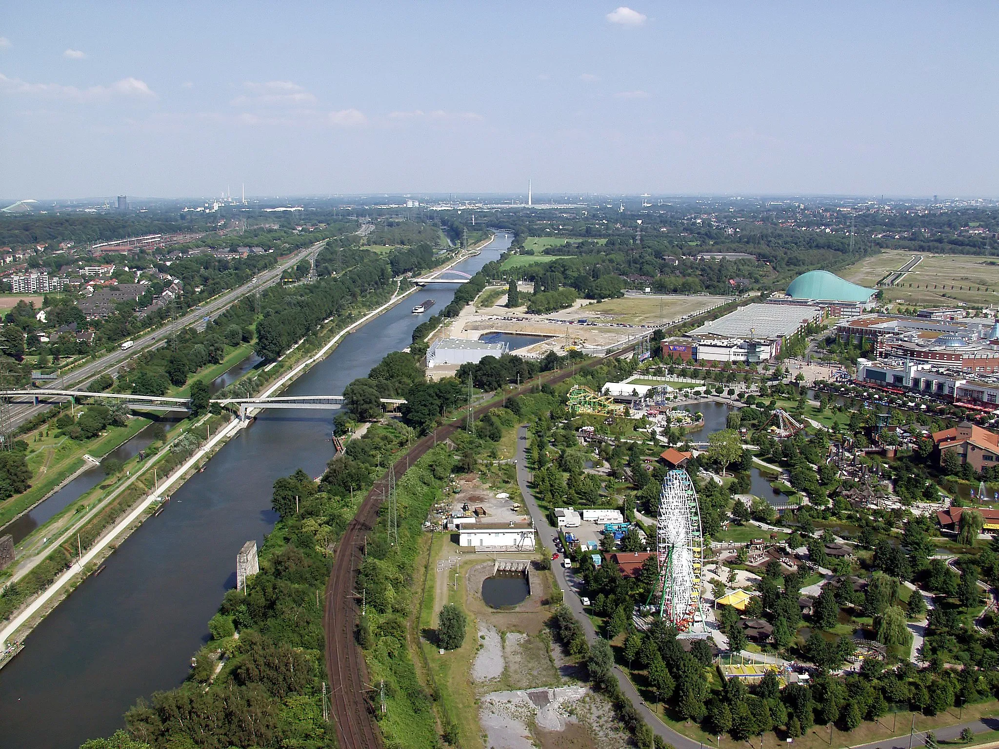 Photo showing: Rhein-Herne-Kanal at Oberhausen, Germany